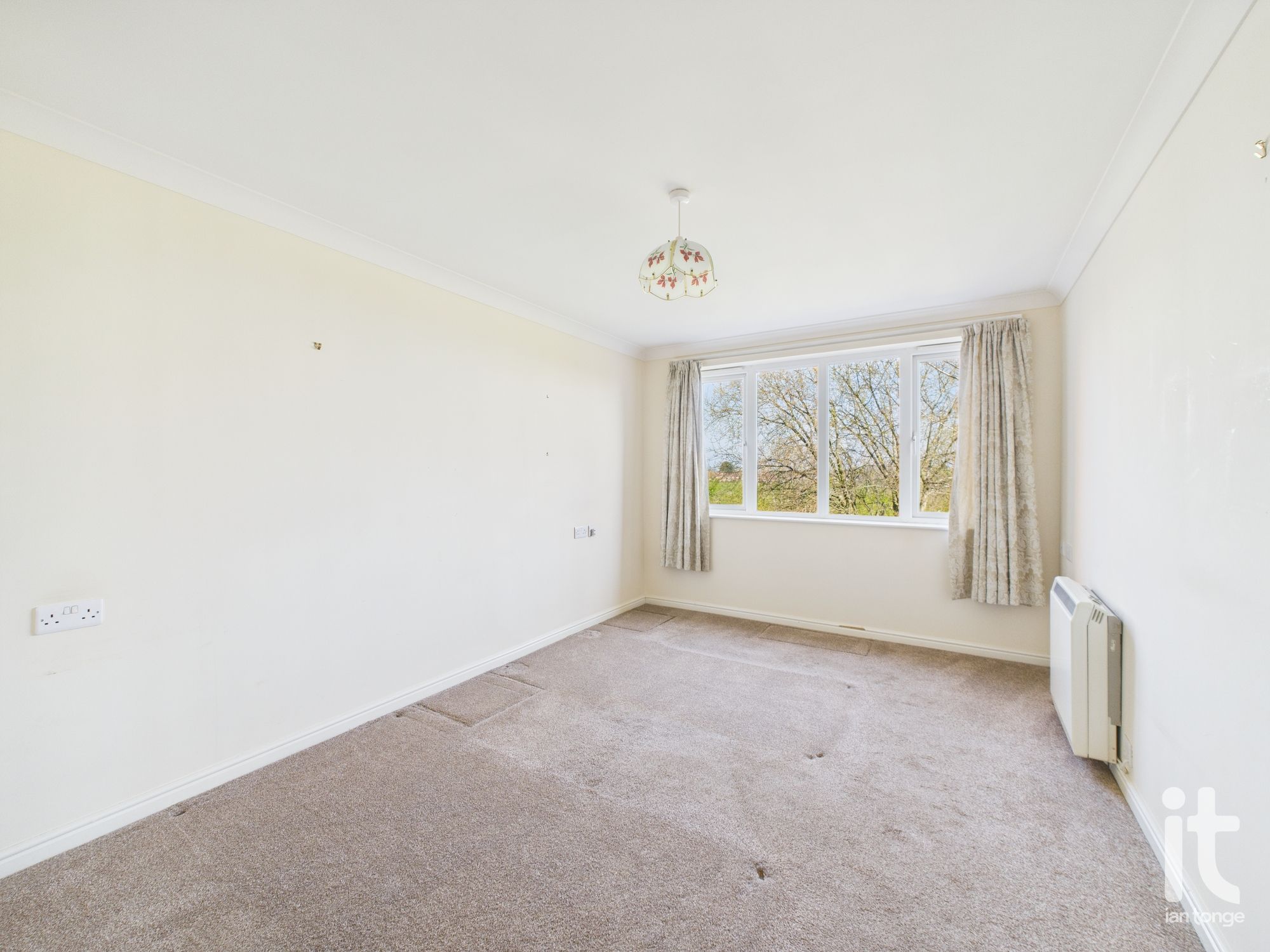 2 bedroom apartment flat/apartment SSTC in Stockport - Photograph 7.