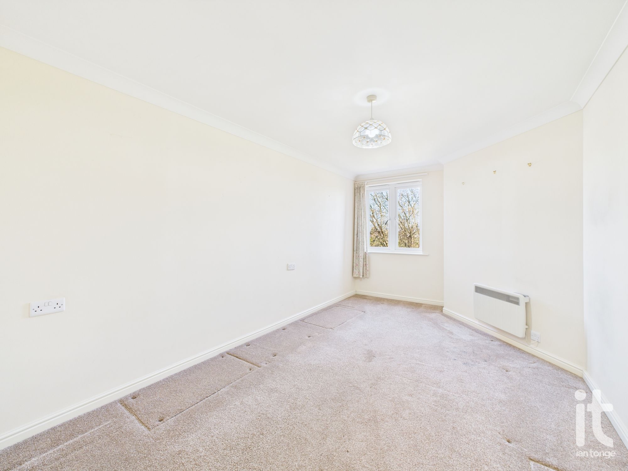 2 bedroom apartment flat/apartment SSTC in Stockport - Photograph 8.