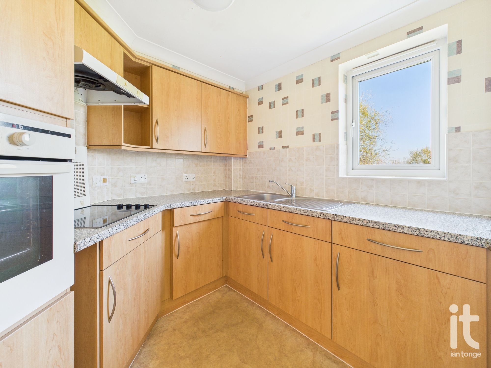 2 bedroom apartment flat/apartment SSTC in Stockport - Photograph 6.