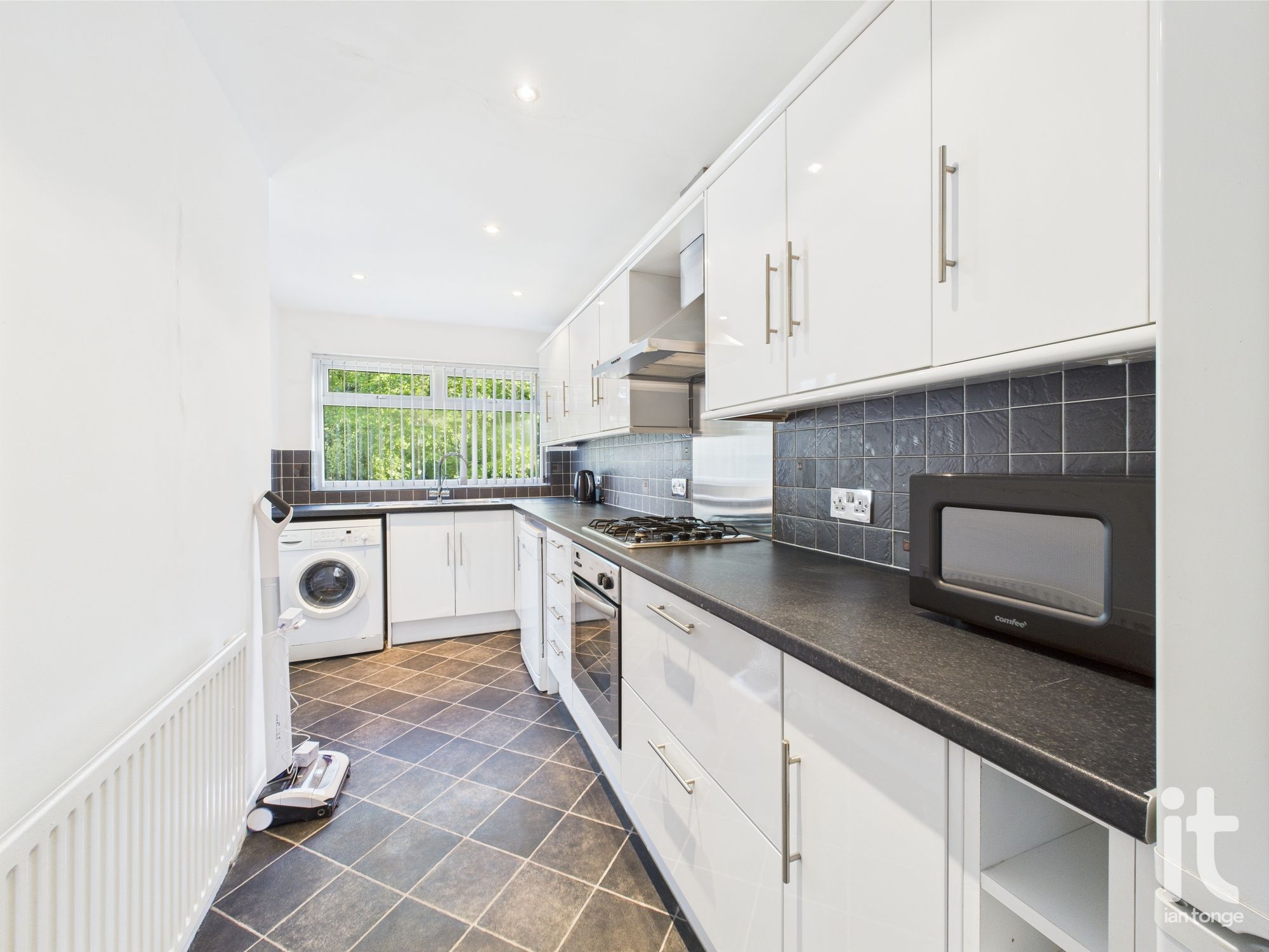 3 bedroom semi-detached house SSTC in Stockport - Photograph 6.