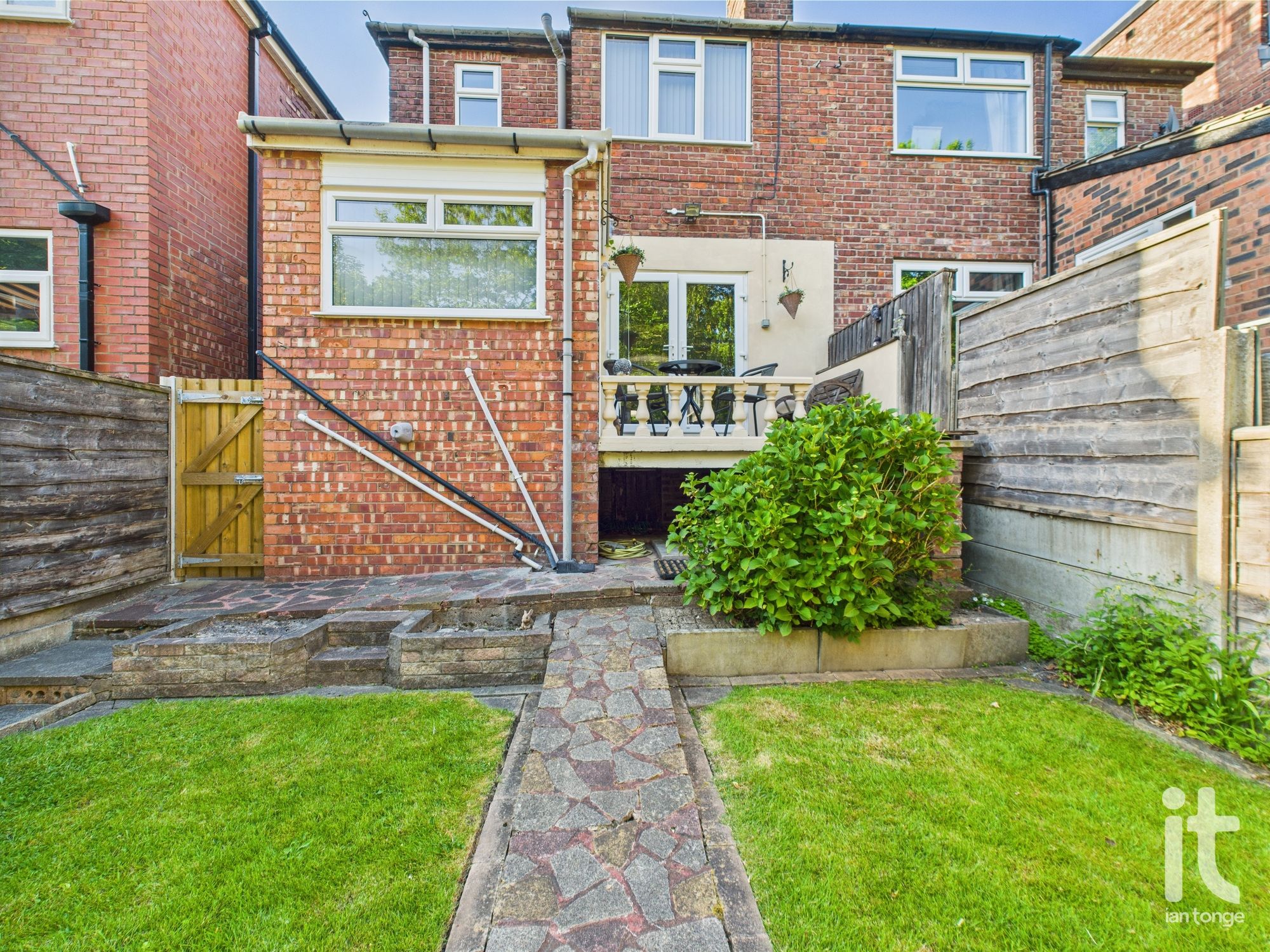 3 bedroom semi-detached house SSTC in Stockport - Photograph 19.