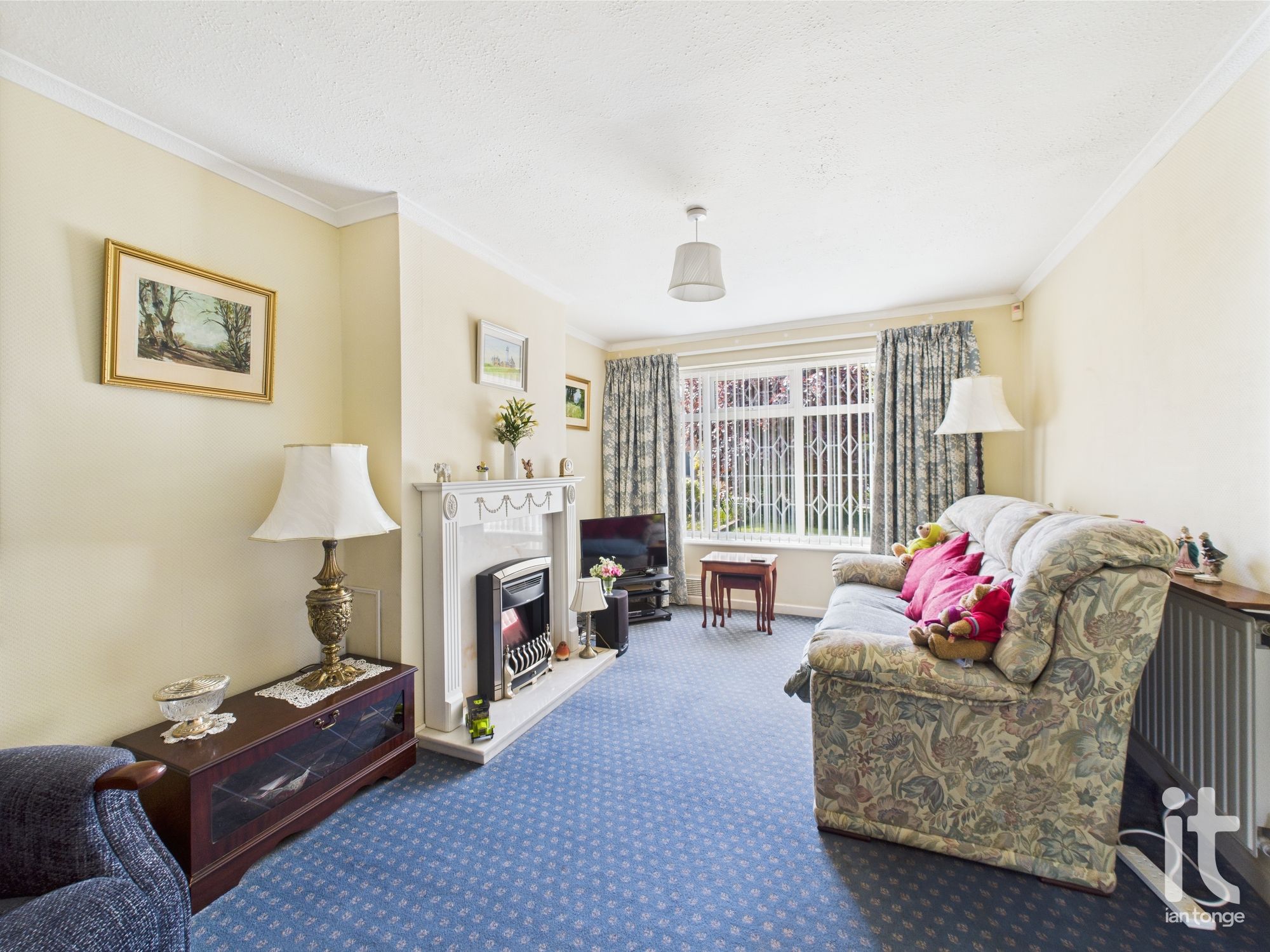 3 bedroom semi-detached house Sold in Stockport - Photograph 4.