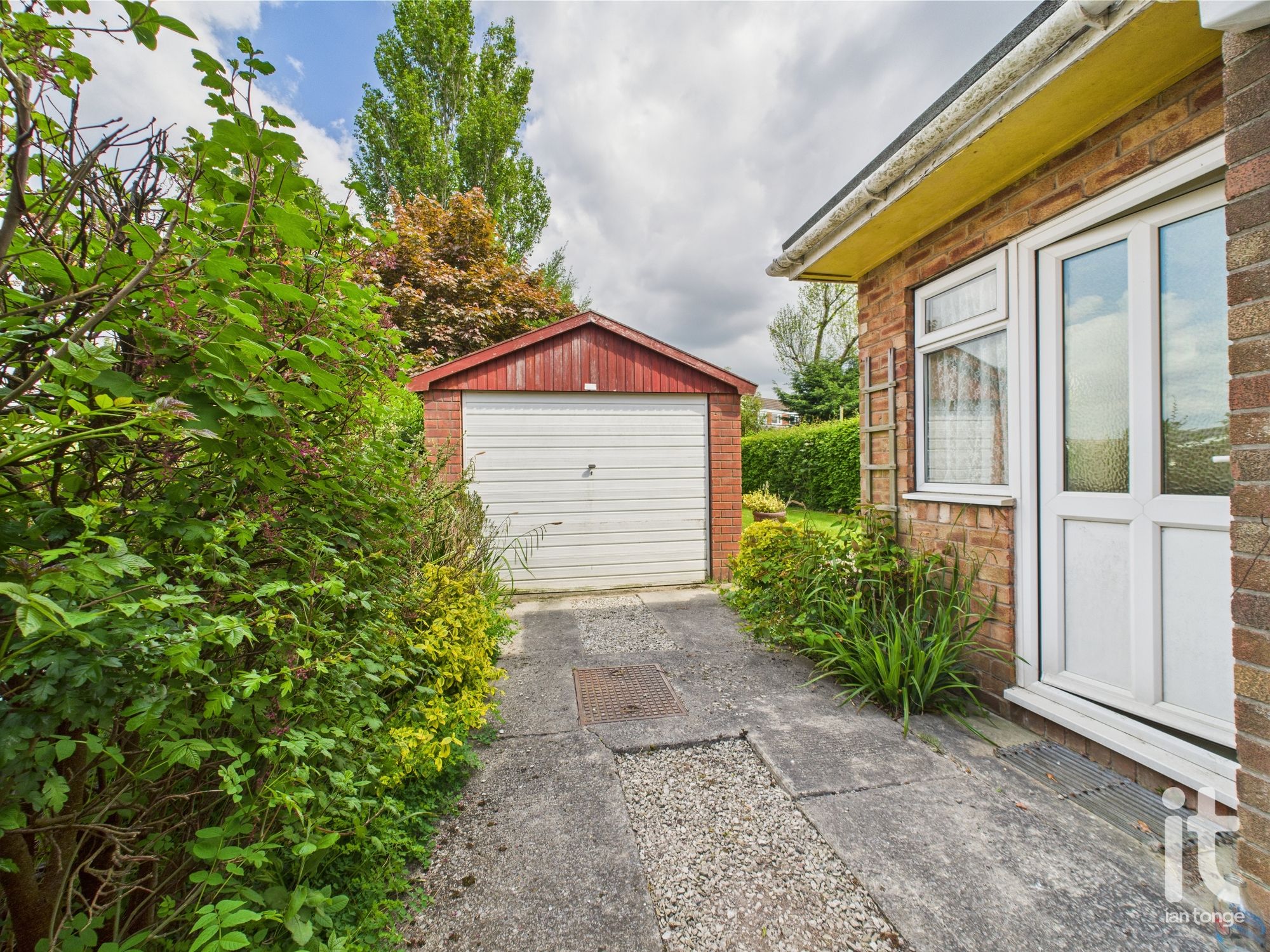 3 bedroom semi-detached house Sold in Stockport - Photograph 17.