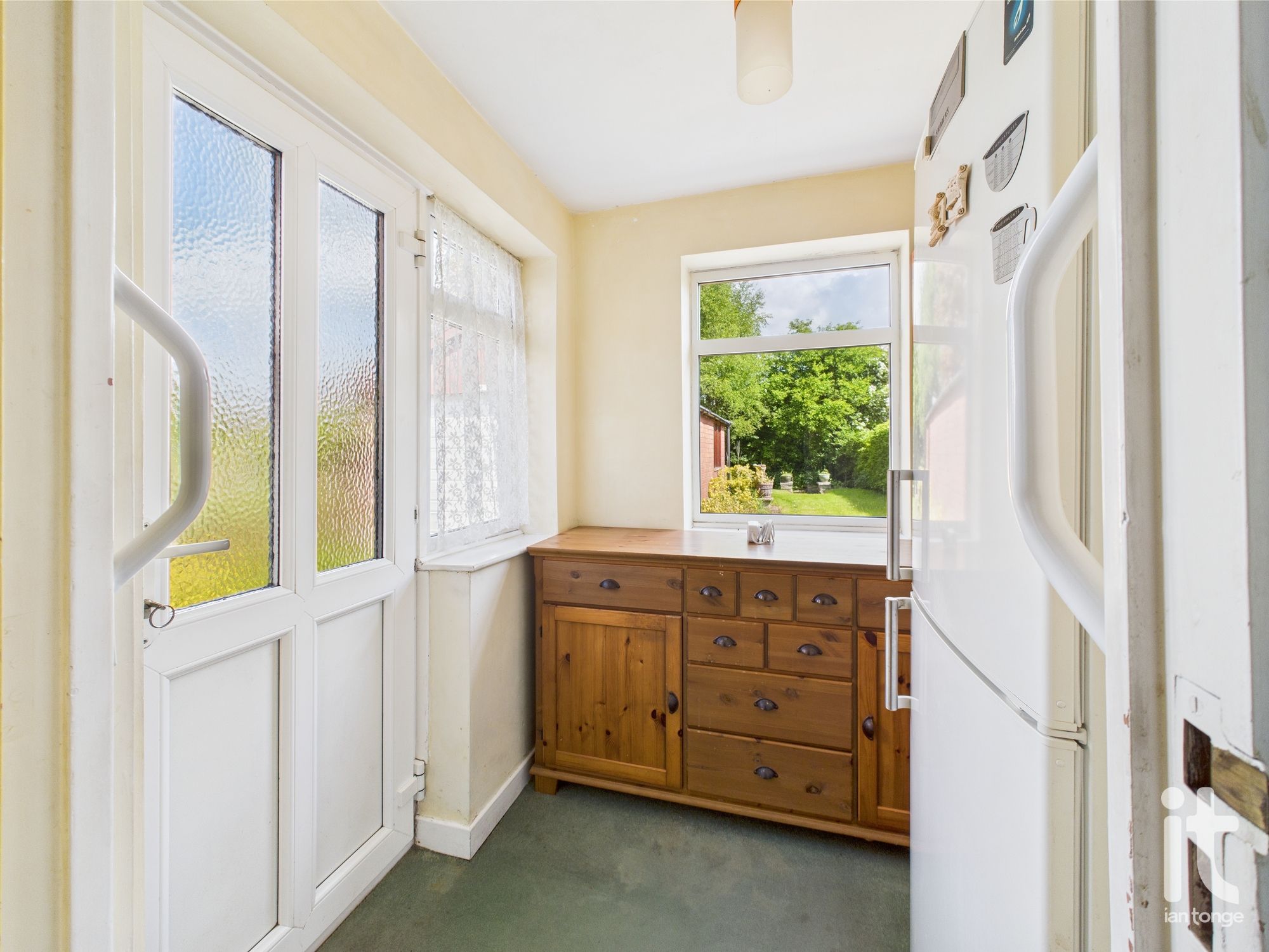 3 bedroom semi-detached house Sold in Stockport - Photograph 9.