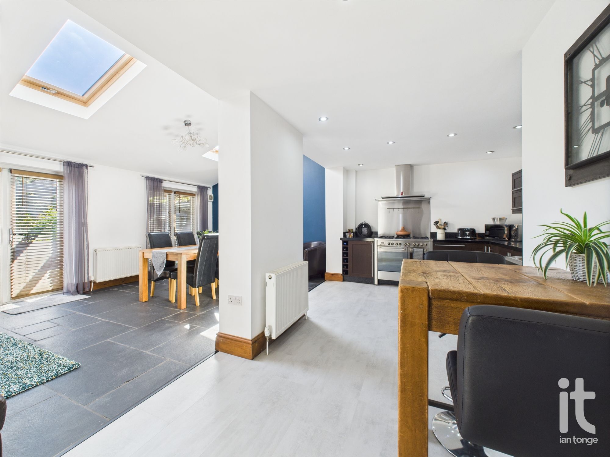 4 bedroom semi-detached house SSTC in Stockport - Photograph 15.