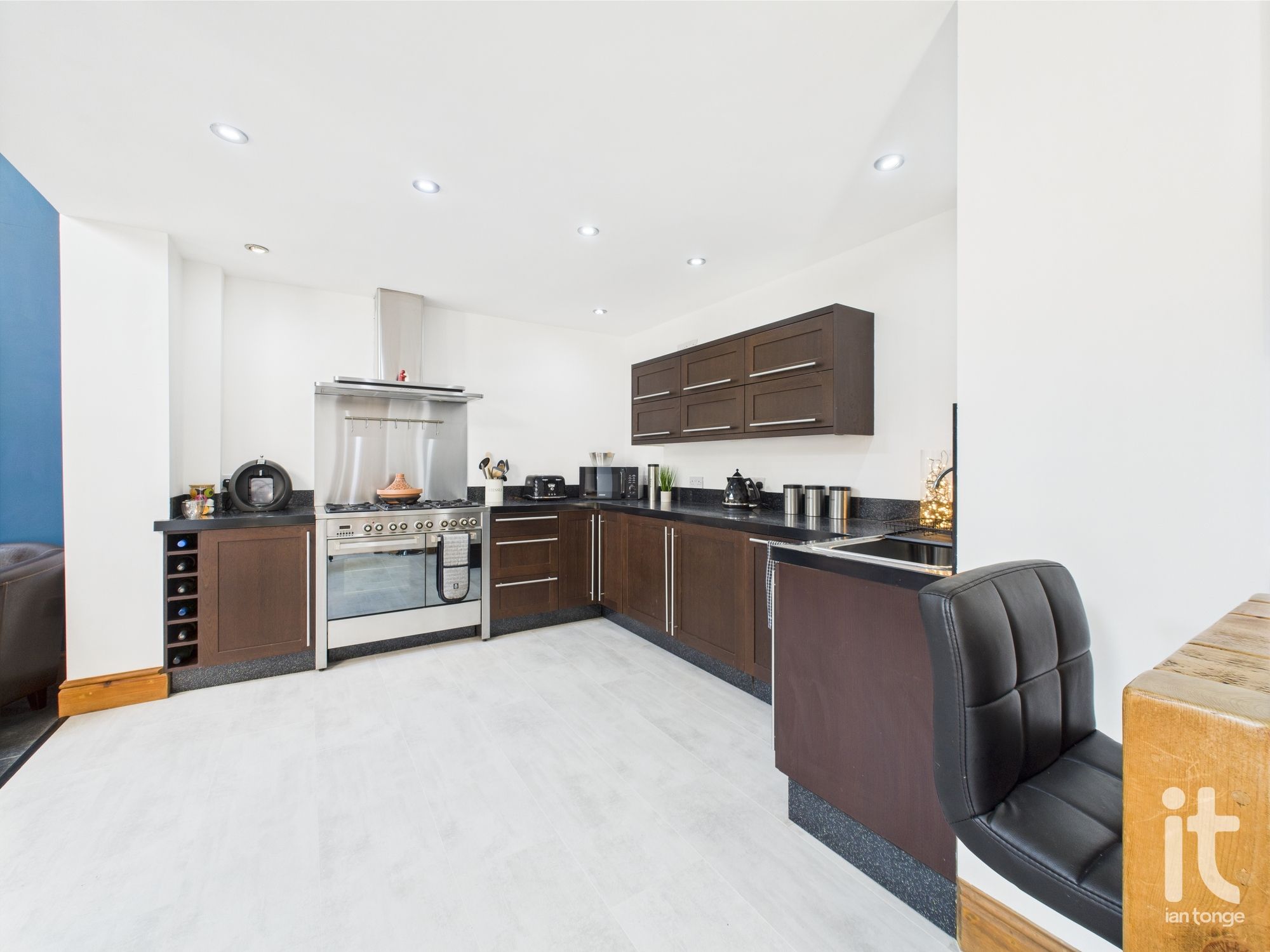 4 bedroom semi-detached house SSTC in Stockport - Photograph 17.