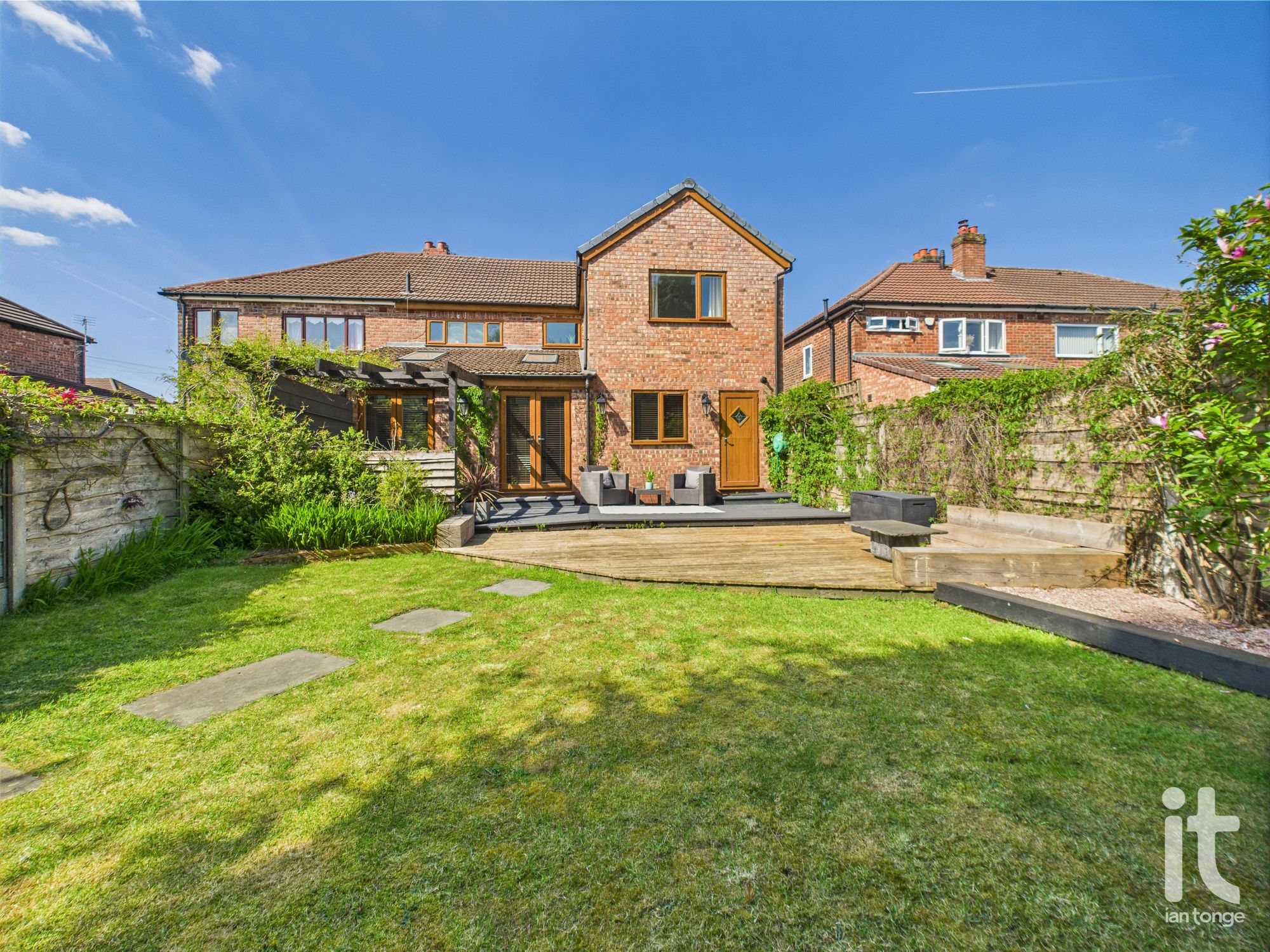 4 bedroom semi-detached house SSTC in Stockport - Photograph 46.