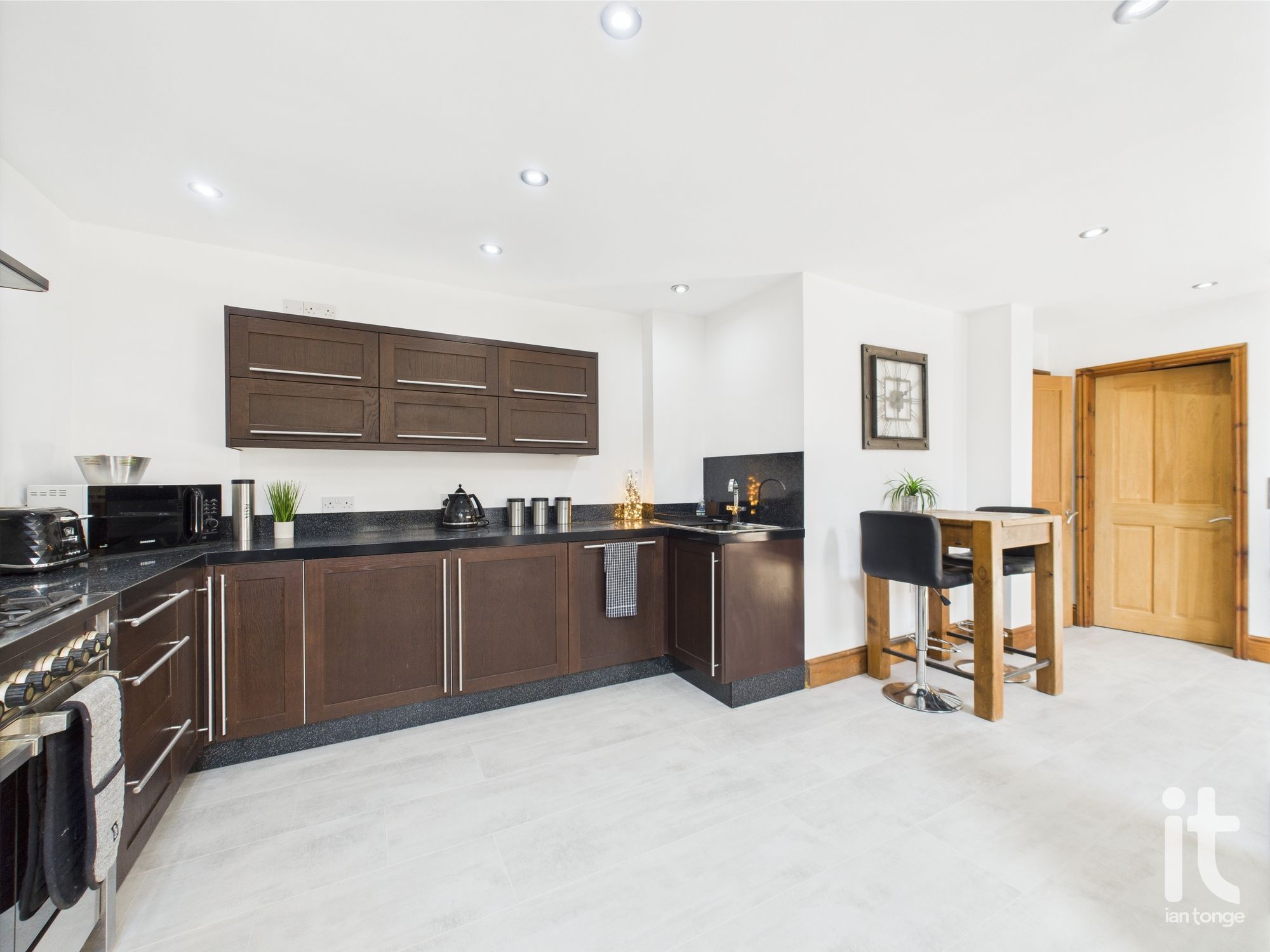 4 bedroom semi-detached house SSTC in Stockport - Photograph 19.