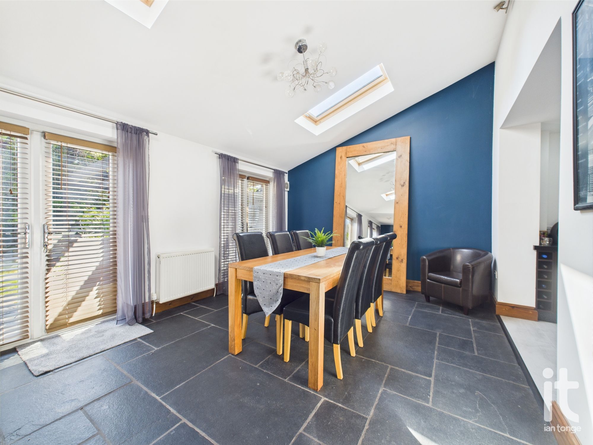 4 bedroom semi-detached house SSTC in Stockport - Photograph 25.