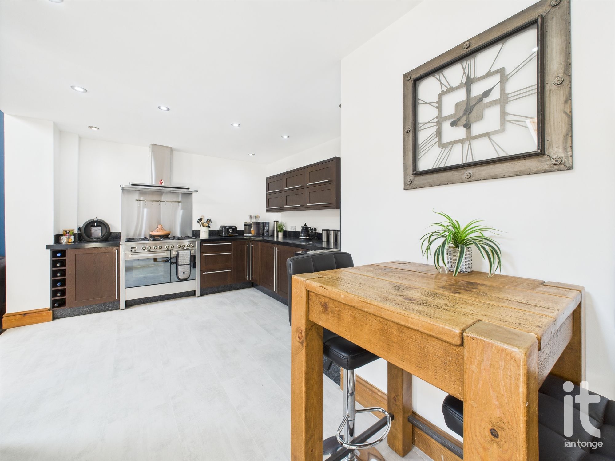 4 bedroom semi-detached house SSTC in Stockport - Photograph 16.