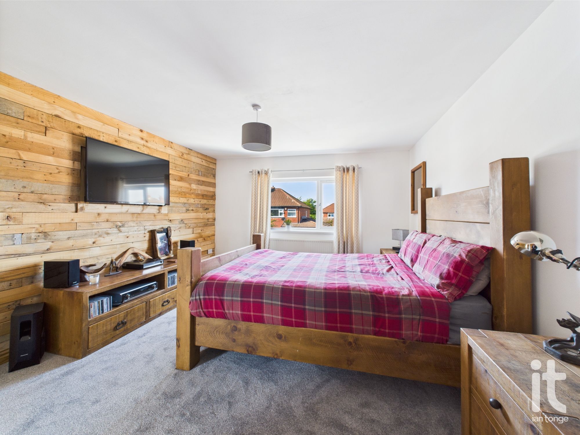 4 bedroom semi-detached house SSTC in Stockport - Photograph 35.