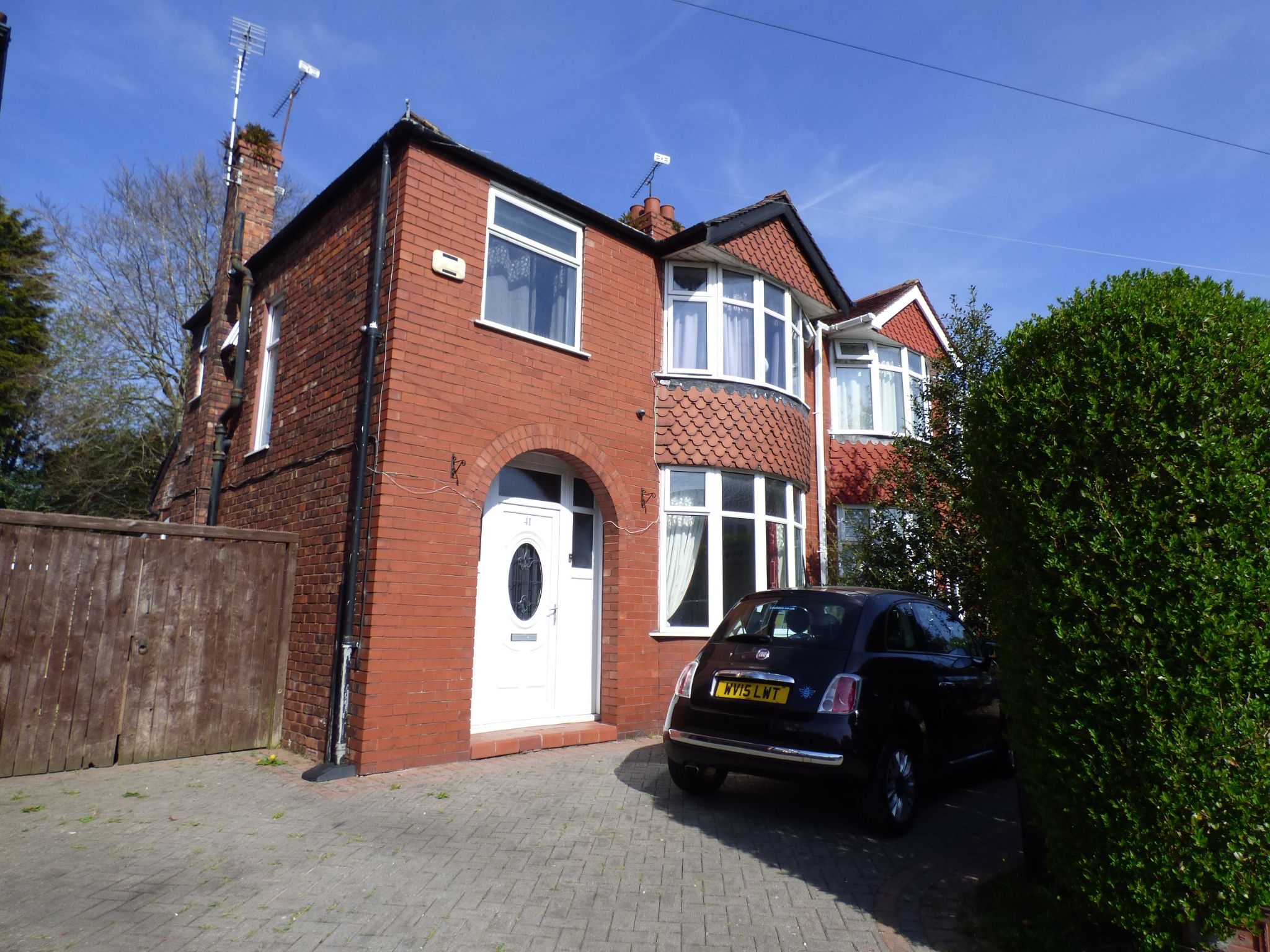 3 bedroom semi-detached house Let in Stockport - Photograph 1.
