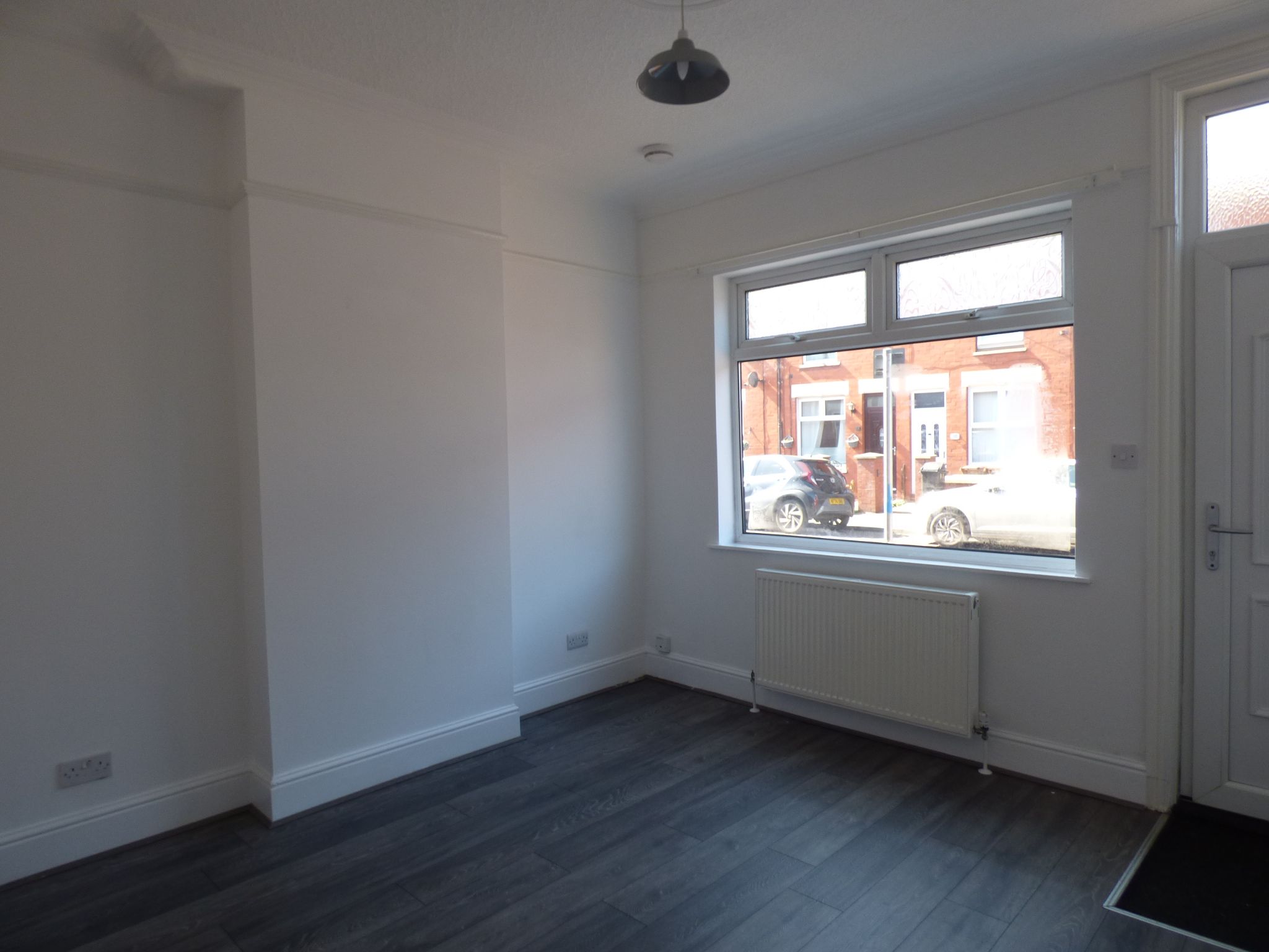 2 bedroom end terraced house Let in Stockport - Photograph 4.