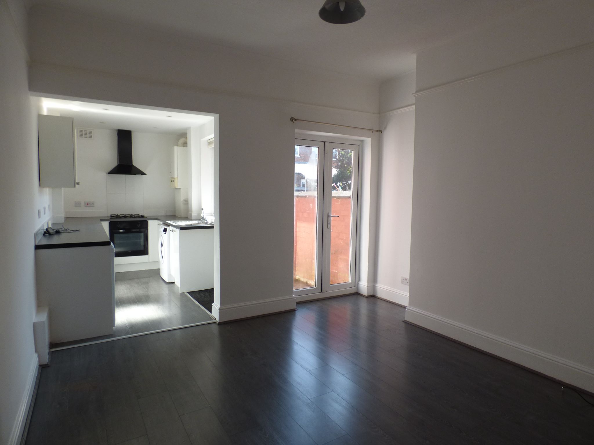 2 bedroom end terraced house Let in Stockport - Photograph 3.