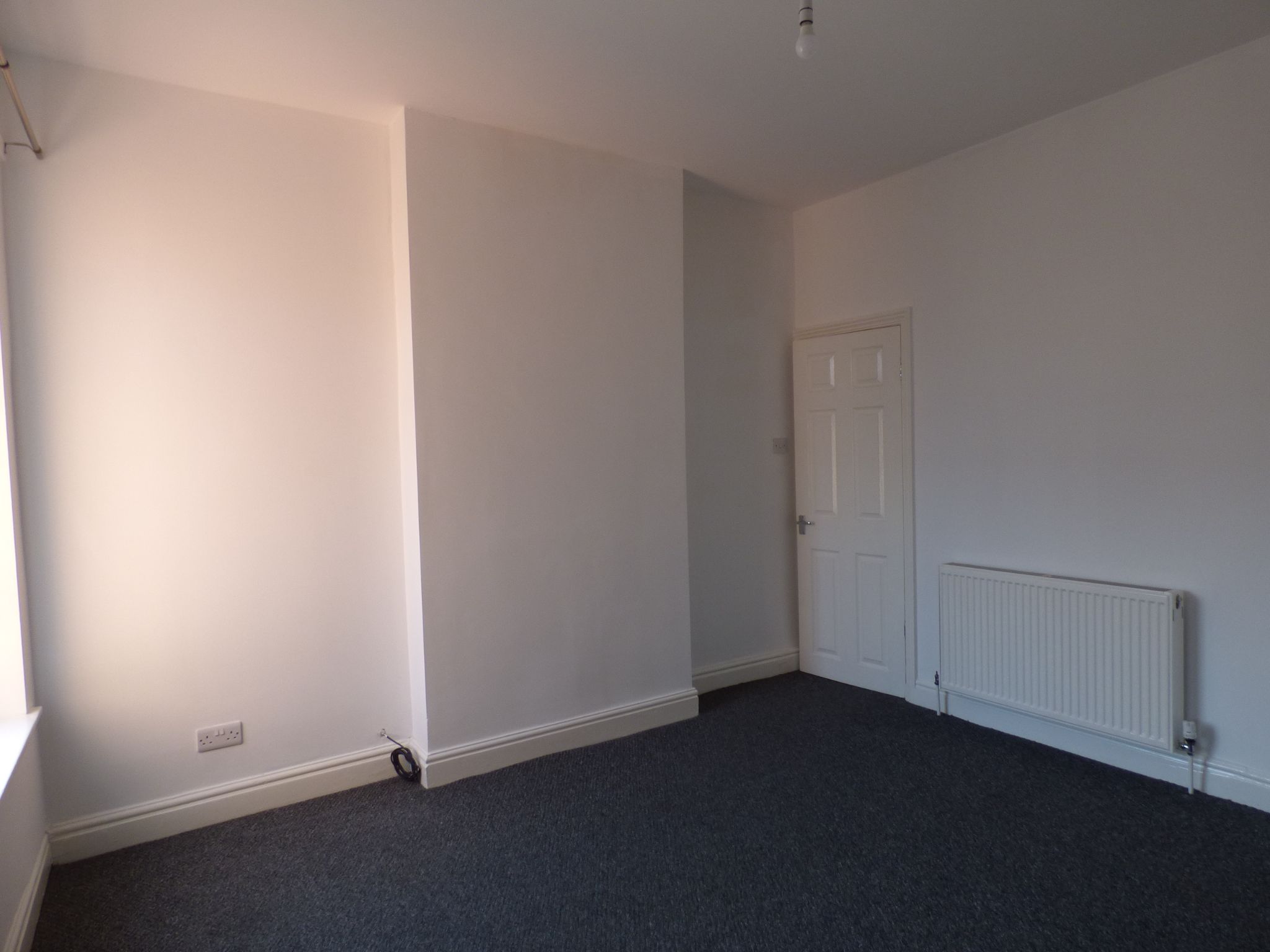 2 bedroom end terraced house Let in Stockport - Photograph 7.