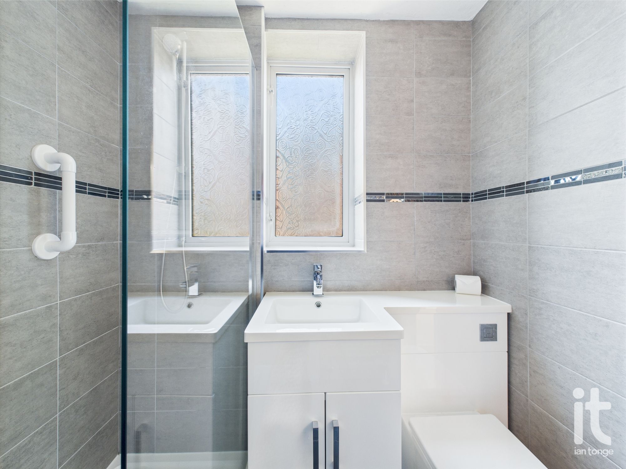 2 bedroom semi-detached house SSTC in Stockport - Photograph 15.