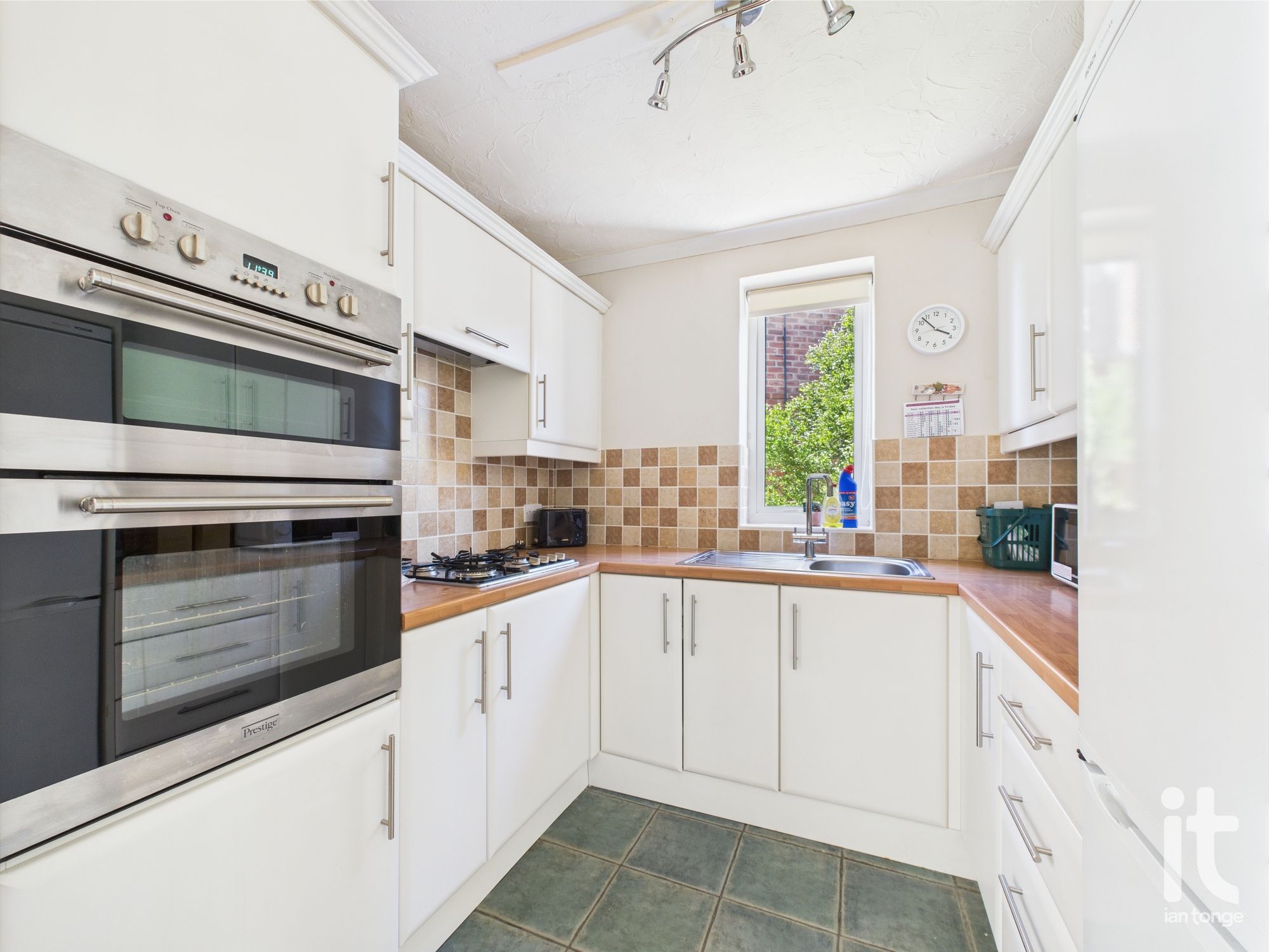 2 bedroom semi-detached house SSTC in Stockport - Photograph 4.