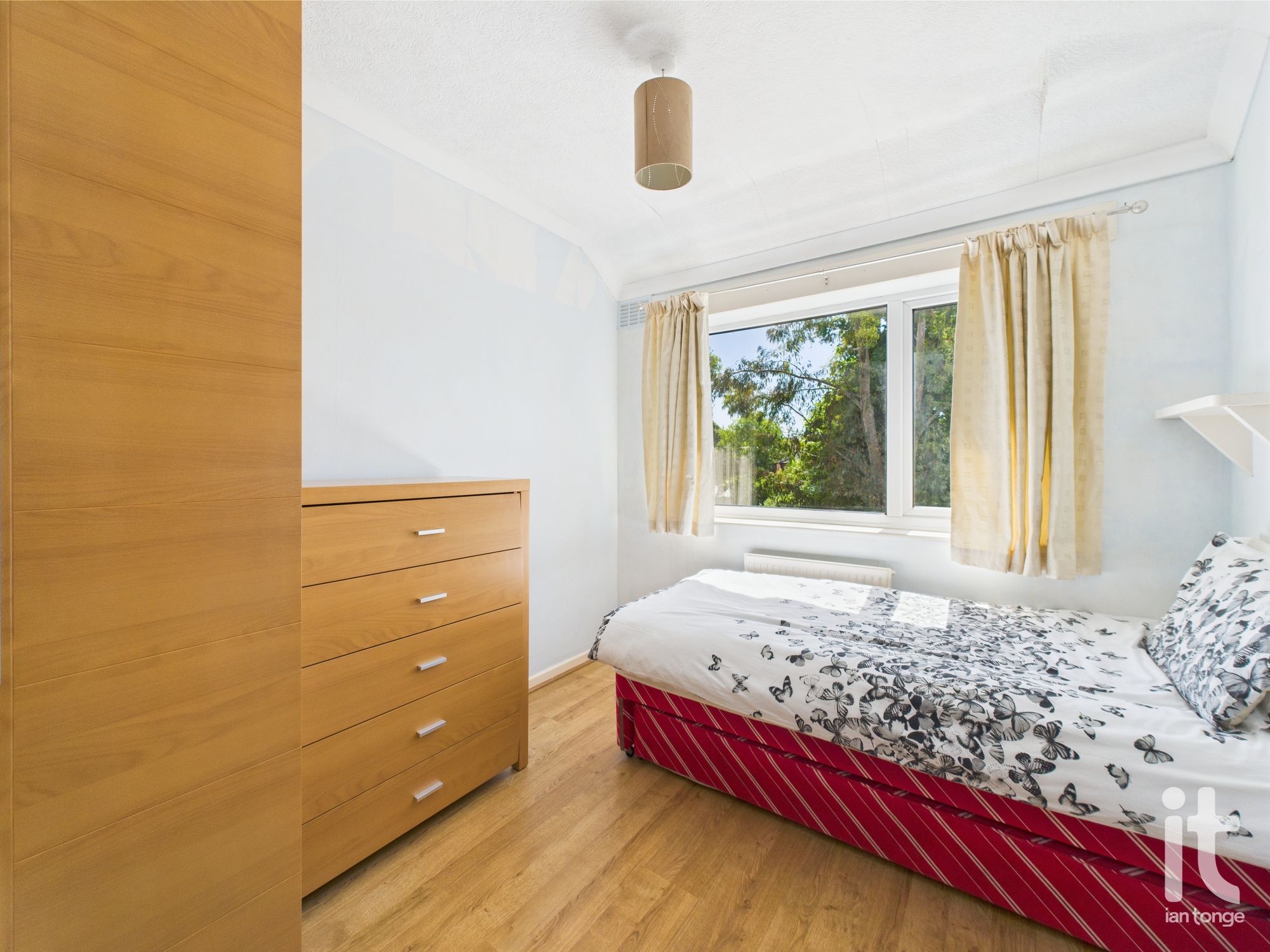 2 bedroom semi-detached house SSTC in Stockport - Photograph 13.