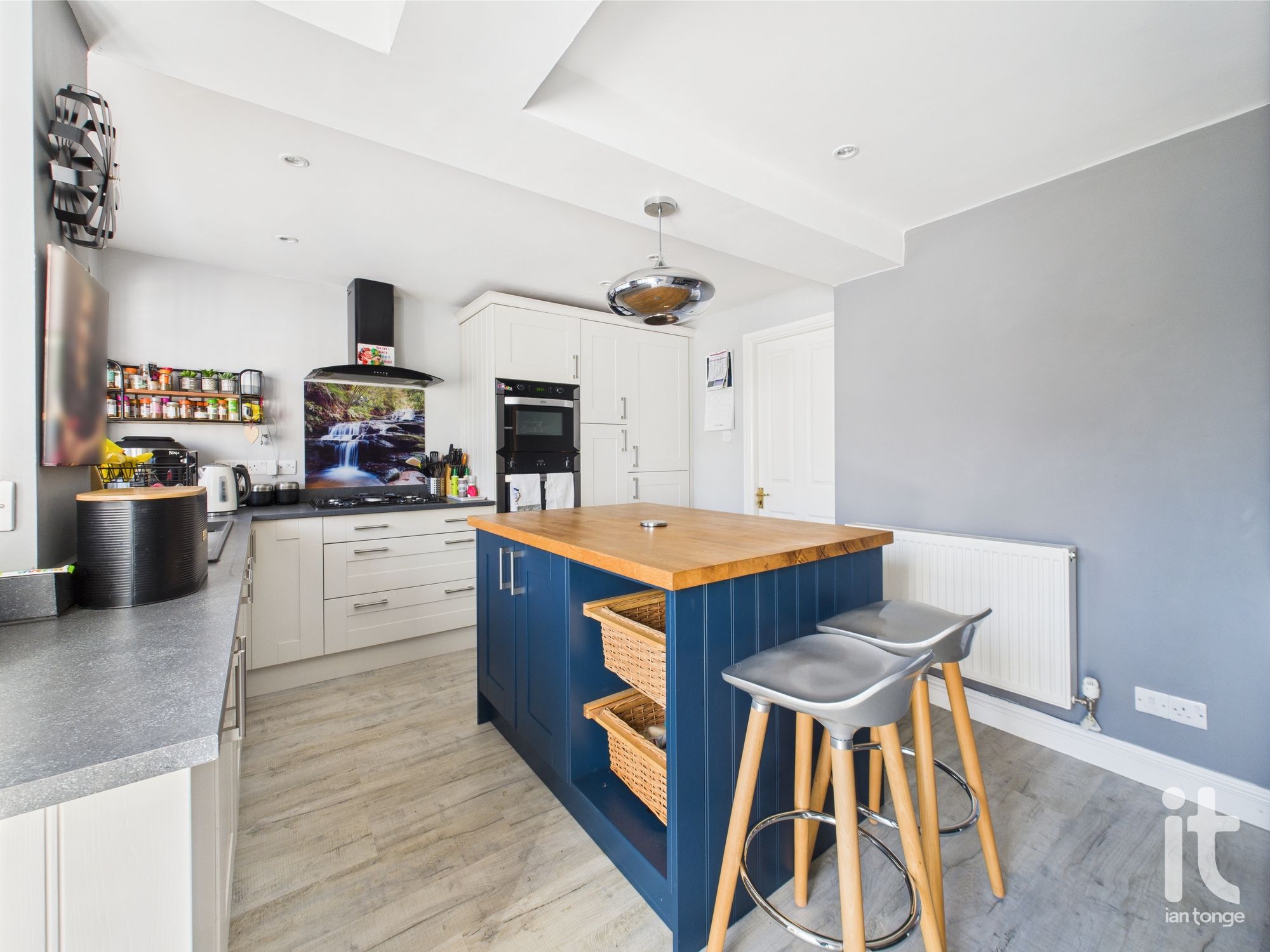 3 bedroom semi-detached house SSTC in Stockport - Photograph 13.