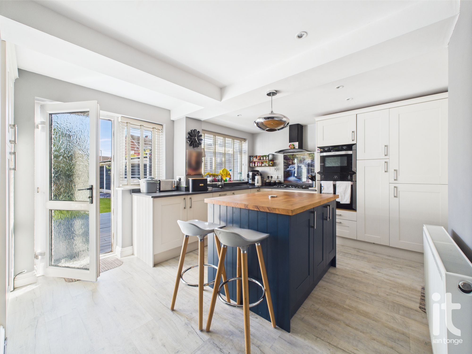 3 bedroom semi-detached house SSTC in Stockport - Photograph 12.