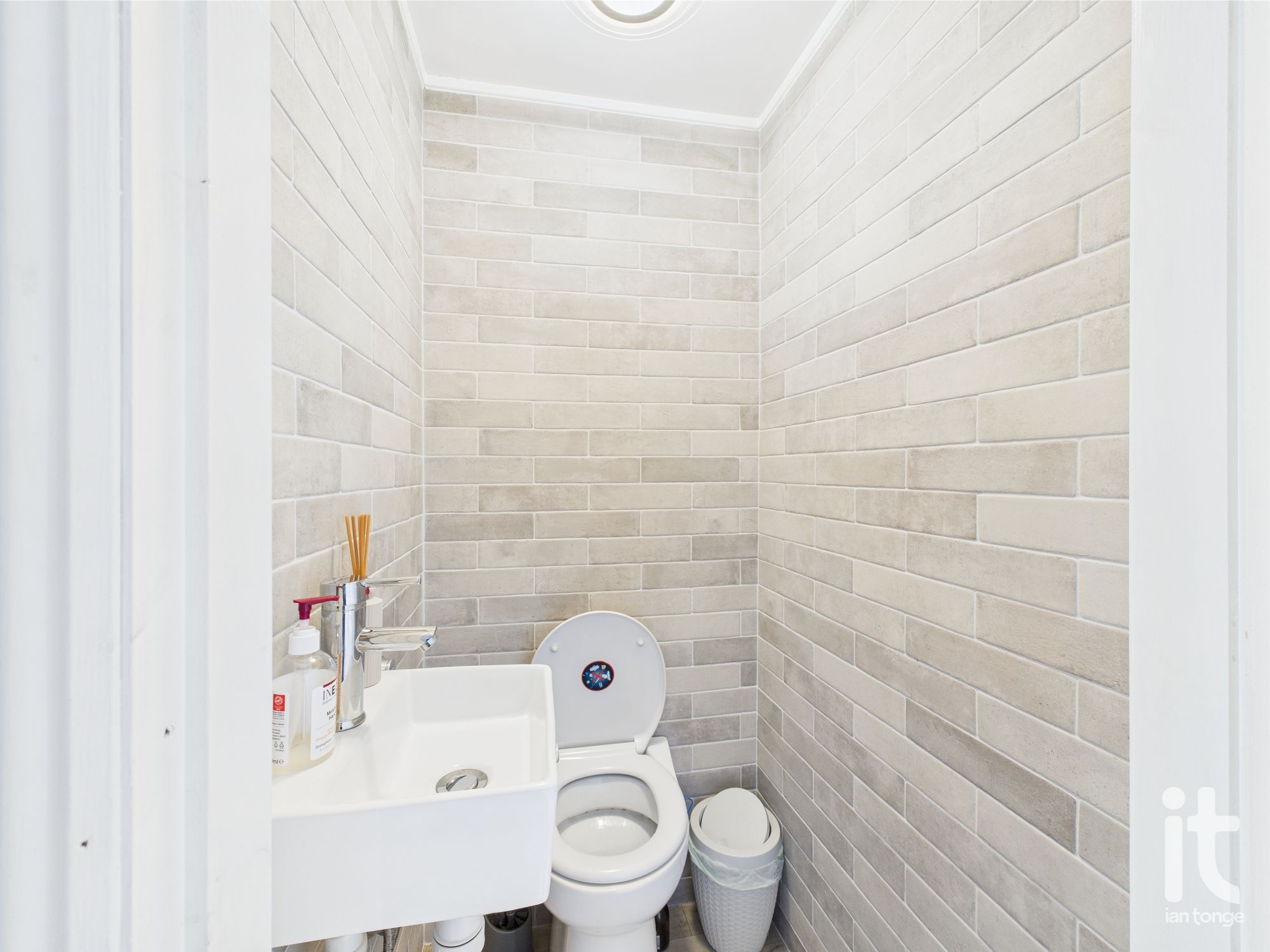 3 bedroom semi-detached house SSTC in Stockport - Photograph 15.
