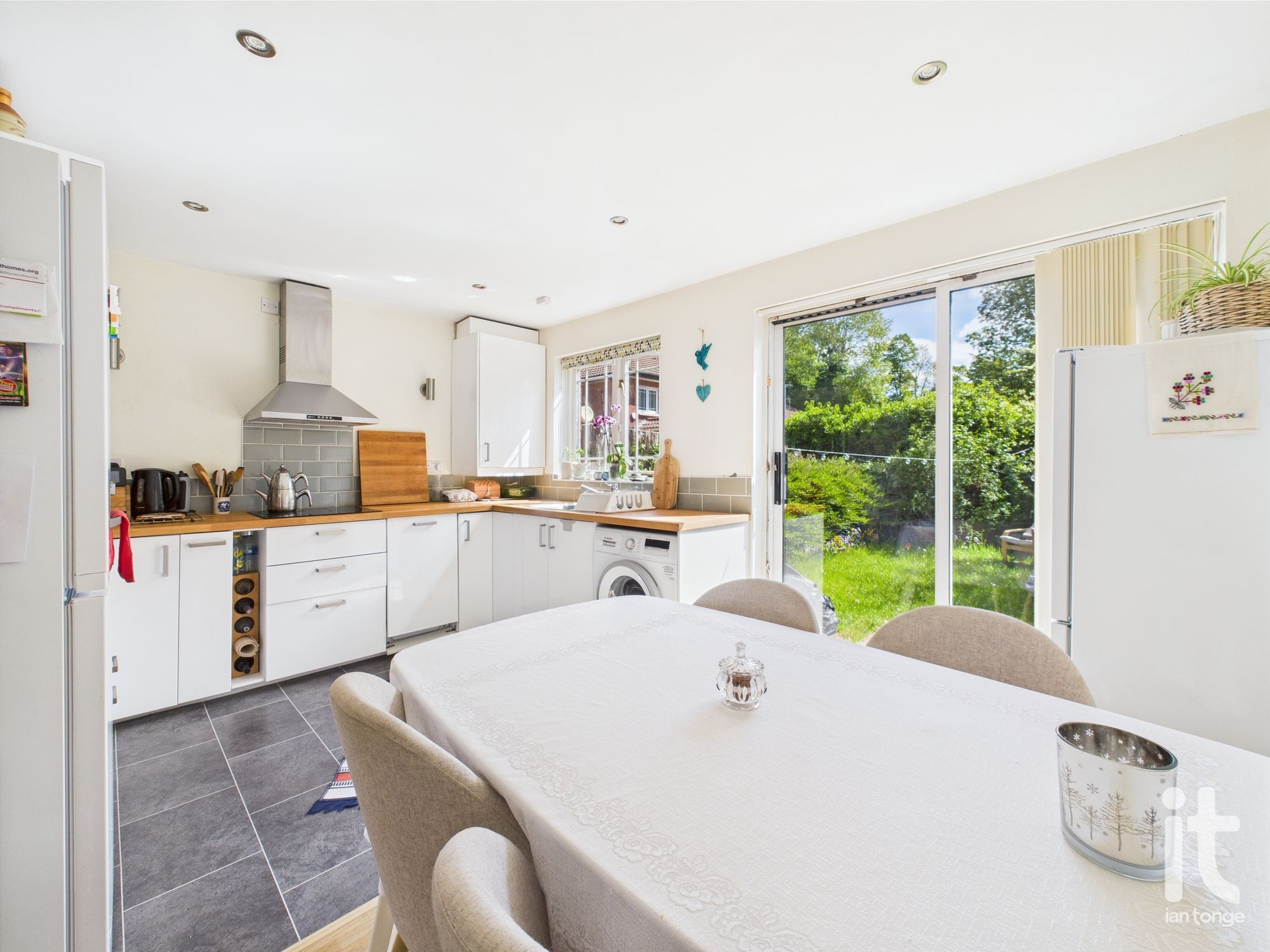 3 bedroom end terraced house For Sale in Stockport - Photograph 3.
