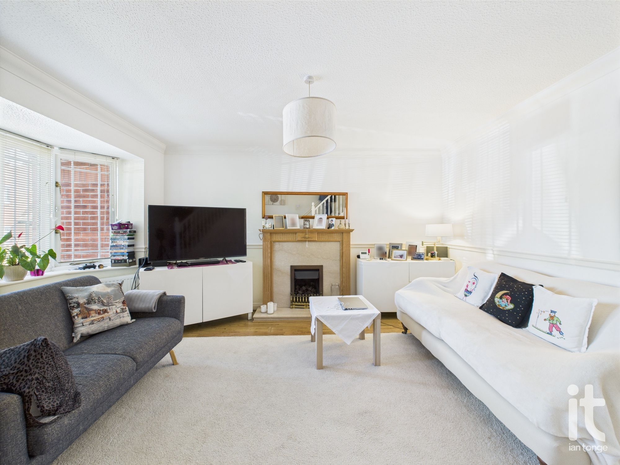 3 bedroom end terraced house For Sale in Stockport - Photograph 5.