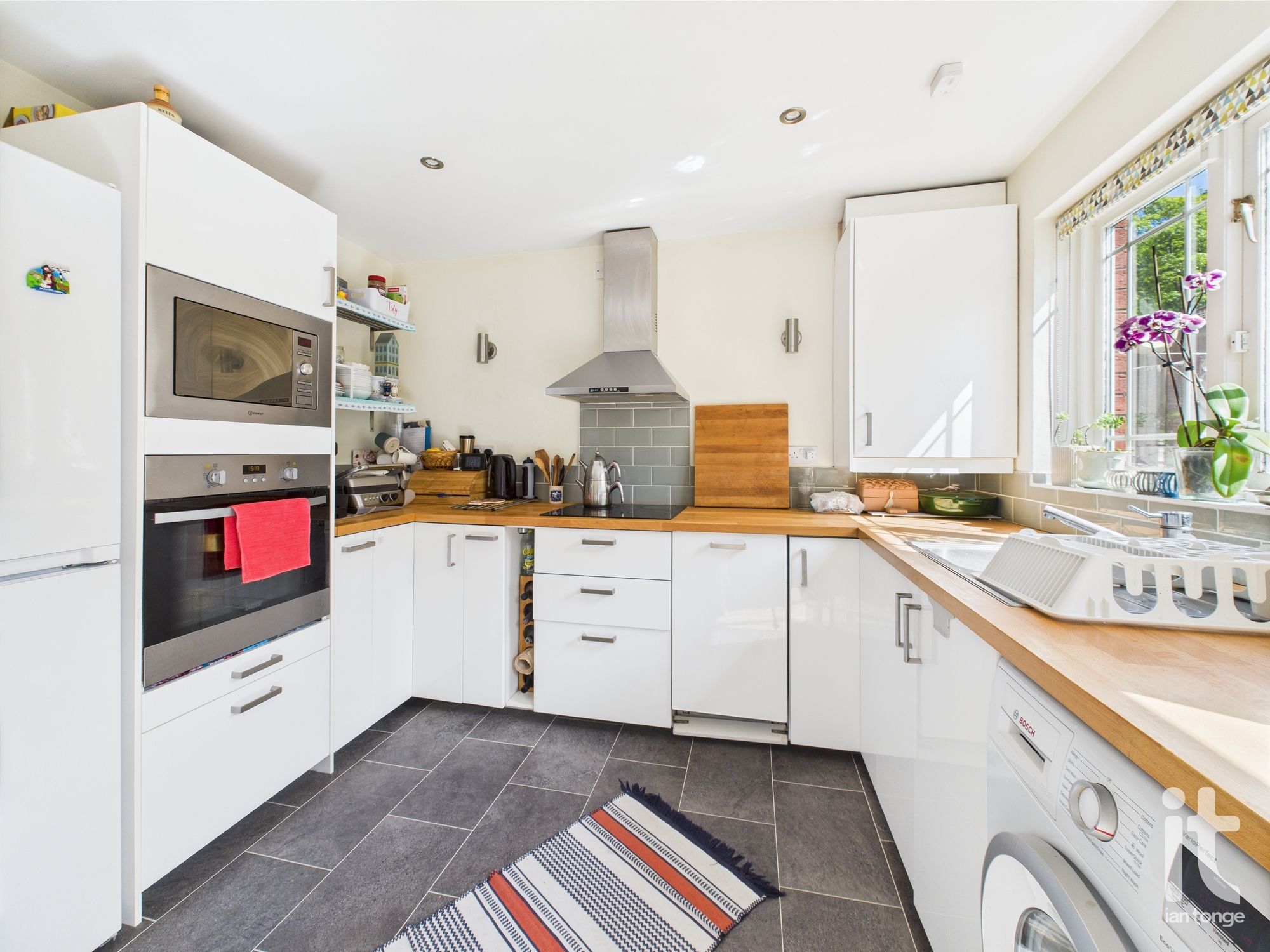 3 bedroom end terraced house For Sale in Stockport - Photograph 6.