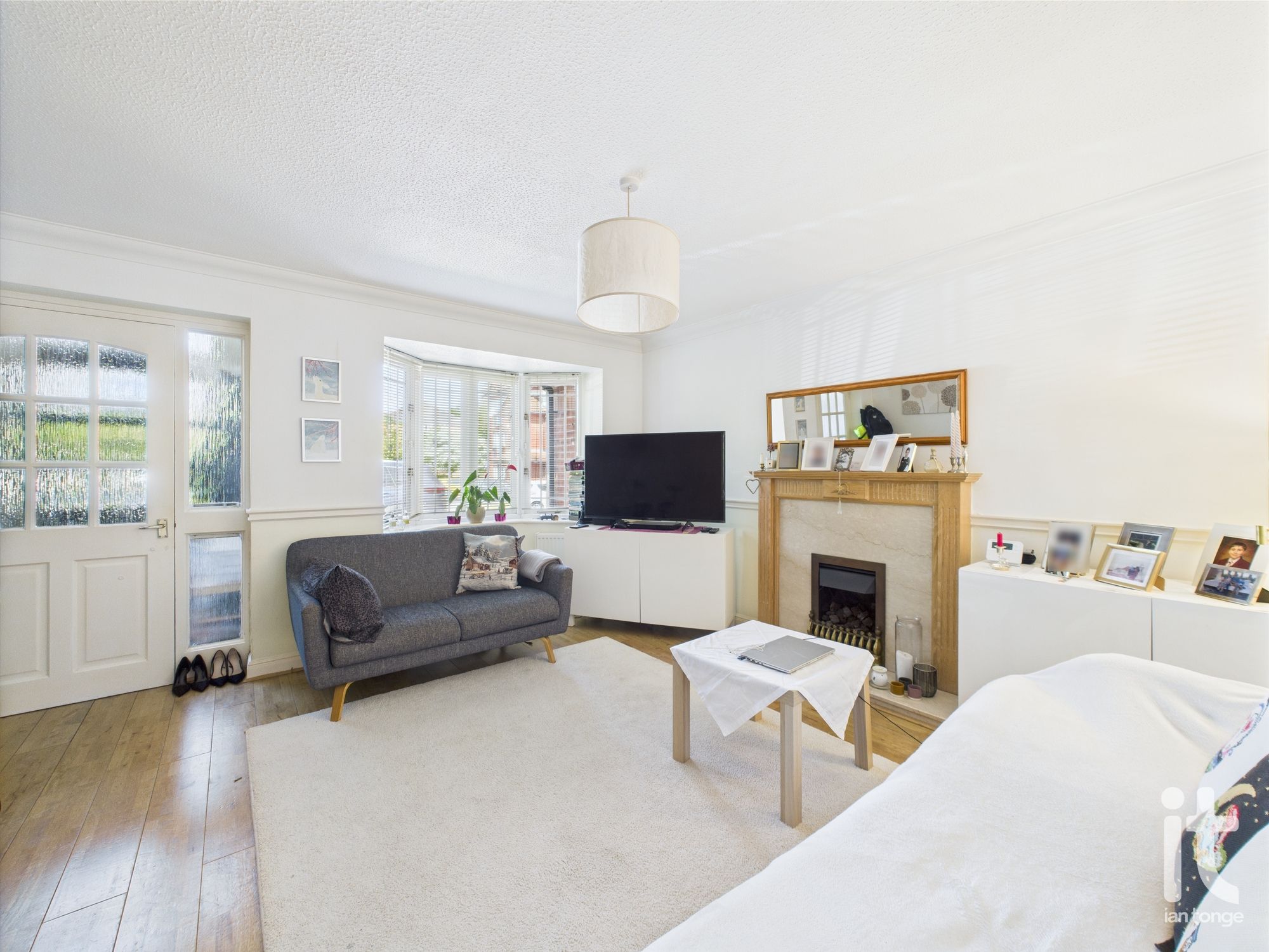 3 bedroom end terraced house For Sale in Stockport - Photograph 2.