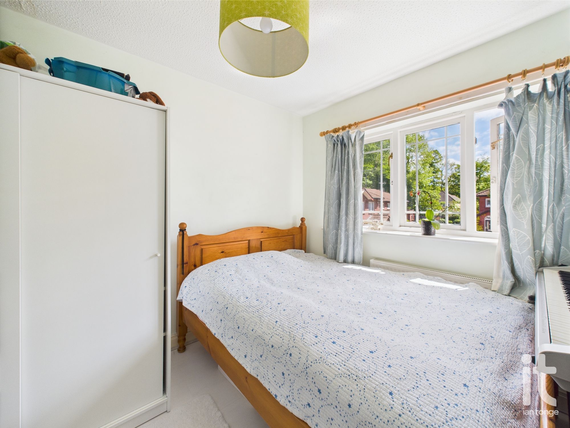 3 bedroom end terraced house For Sale in Stockport - Photograph 12.