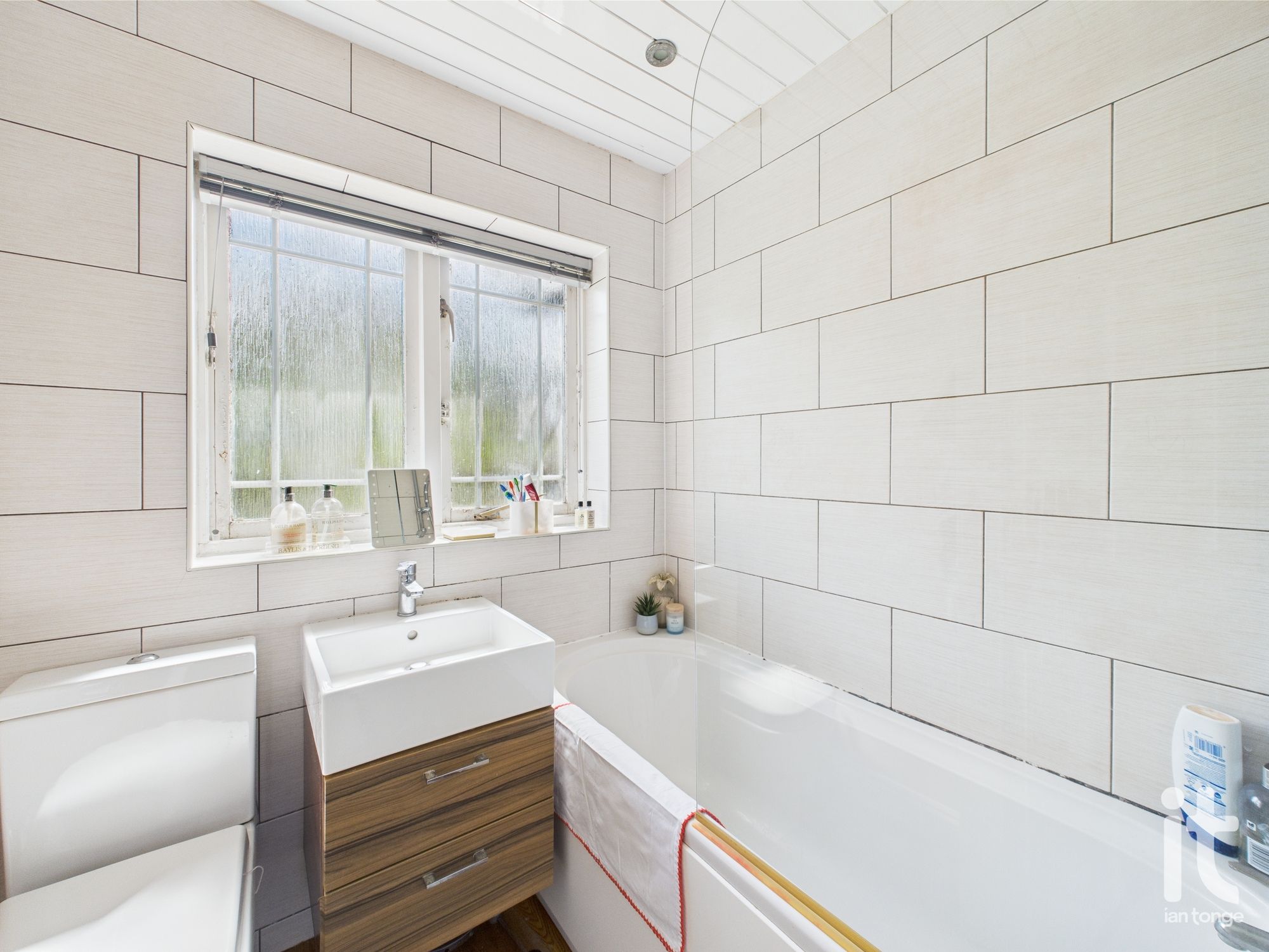 3 bedroom end terraced house For Sale in Stockport - Photograph 15.