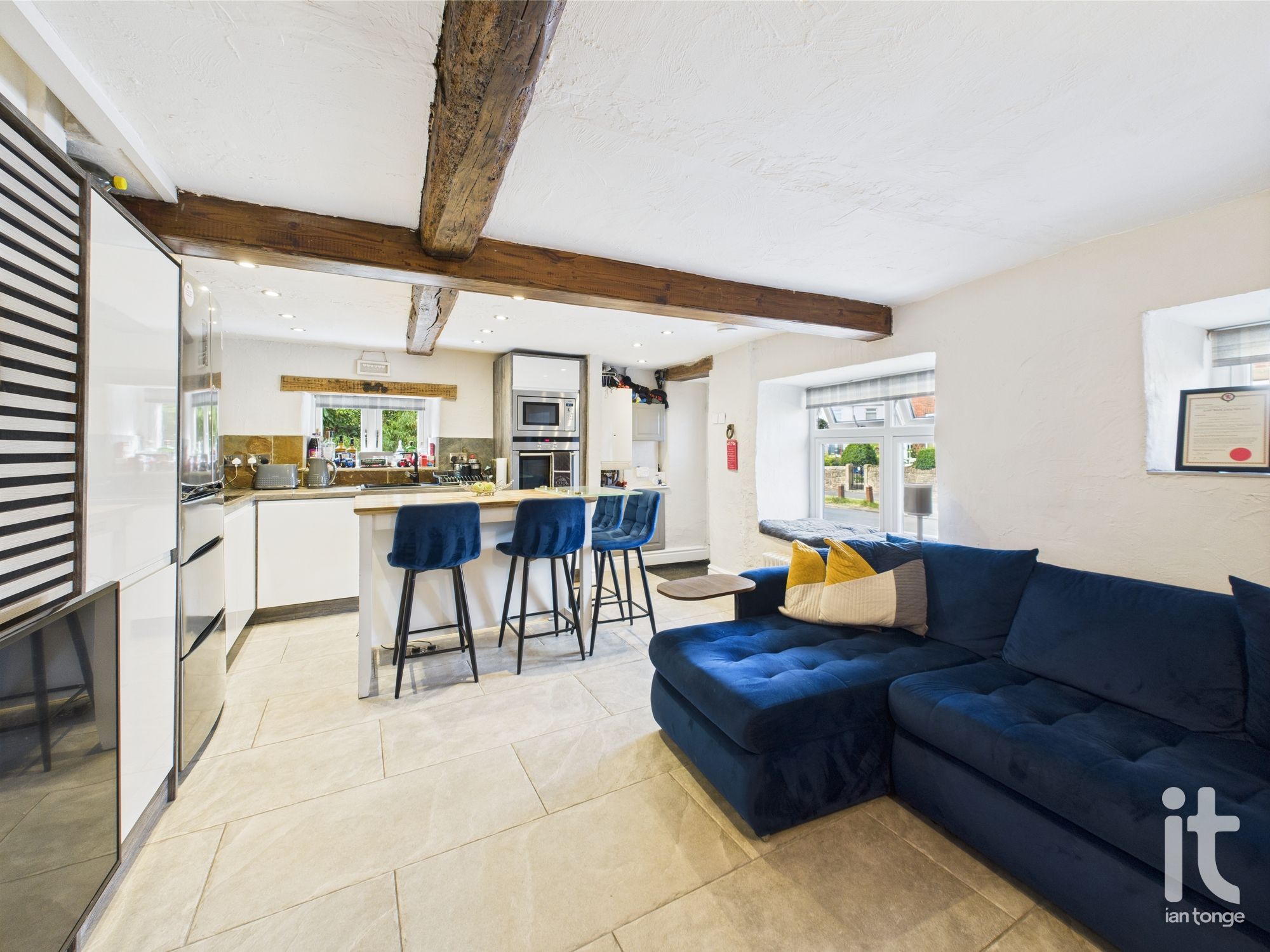 2 bedroom cottage house For Sale in Stockport - Photograph 7.