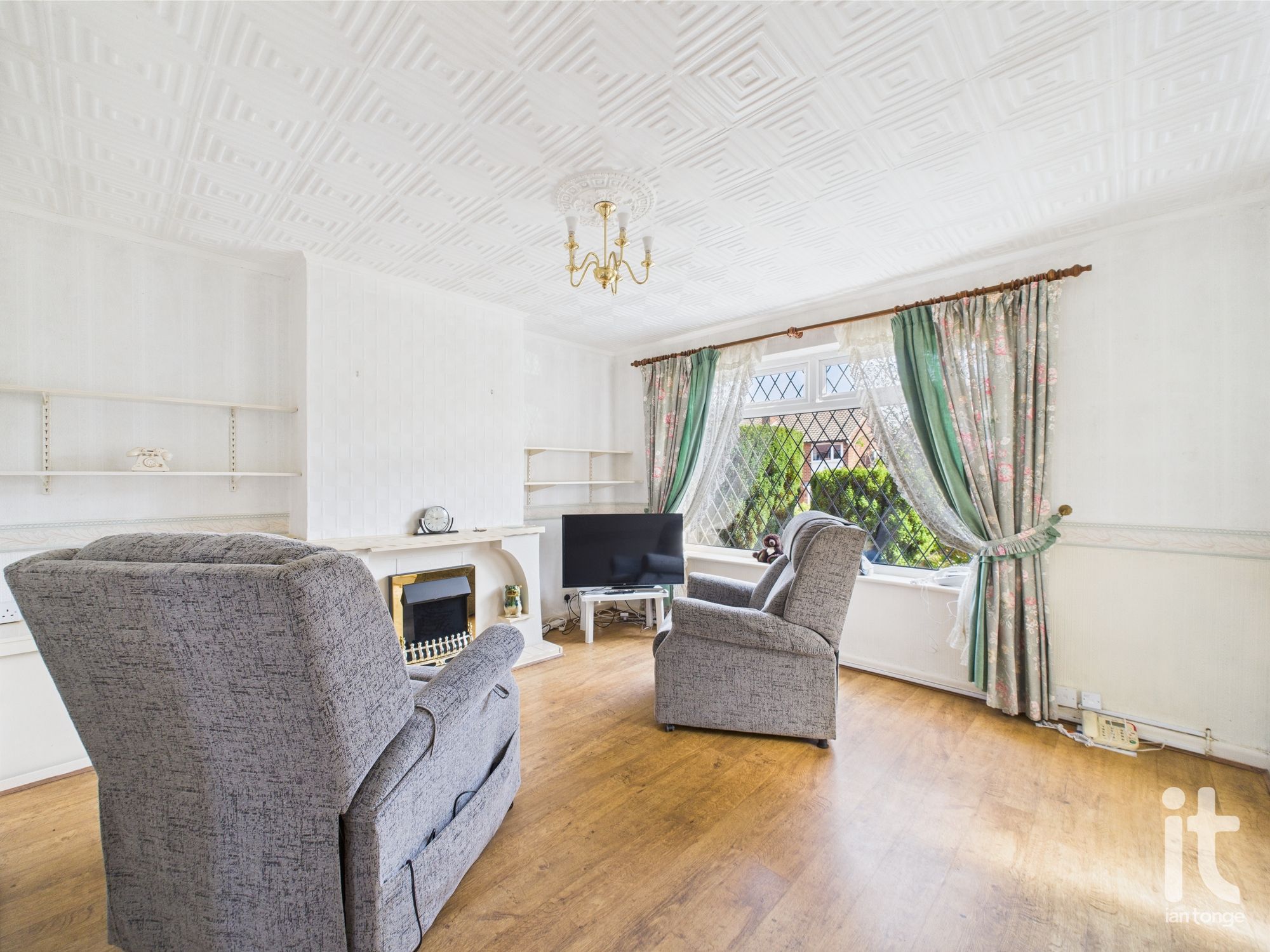 2 bedroom semi-detached house SSTC in Stockport - Photograph 7.