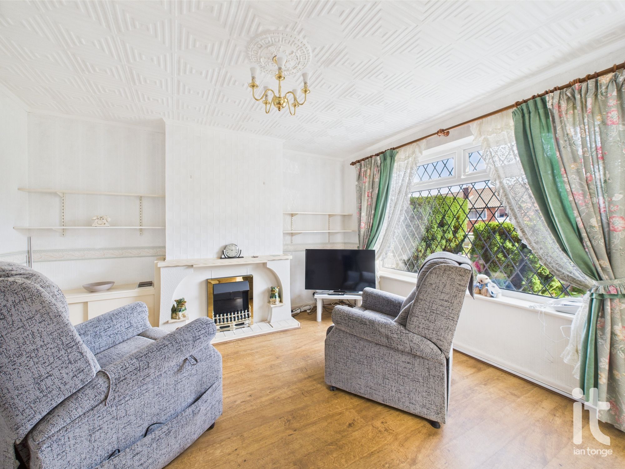 2 bedroom semi-detached house SSTC in Stockport - Photograph 4.