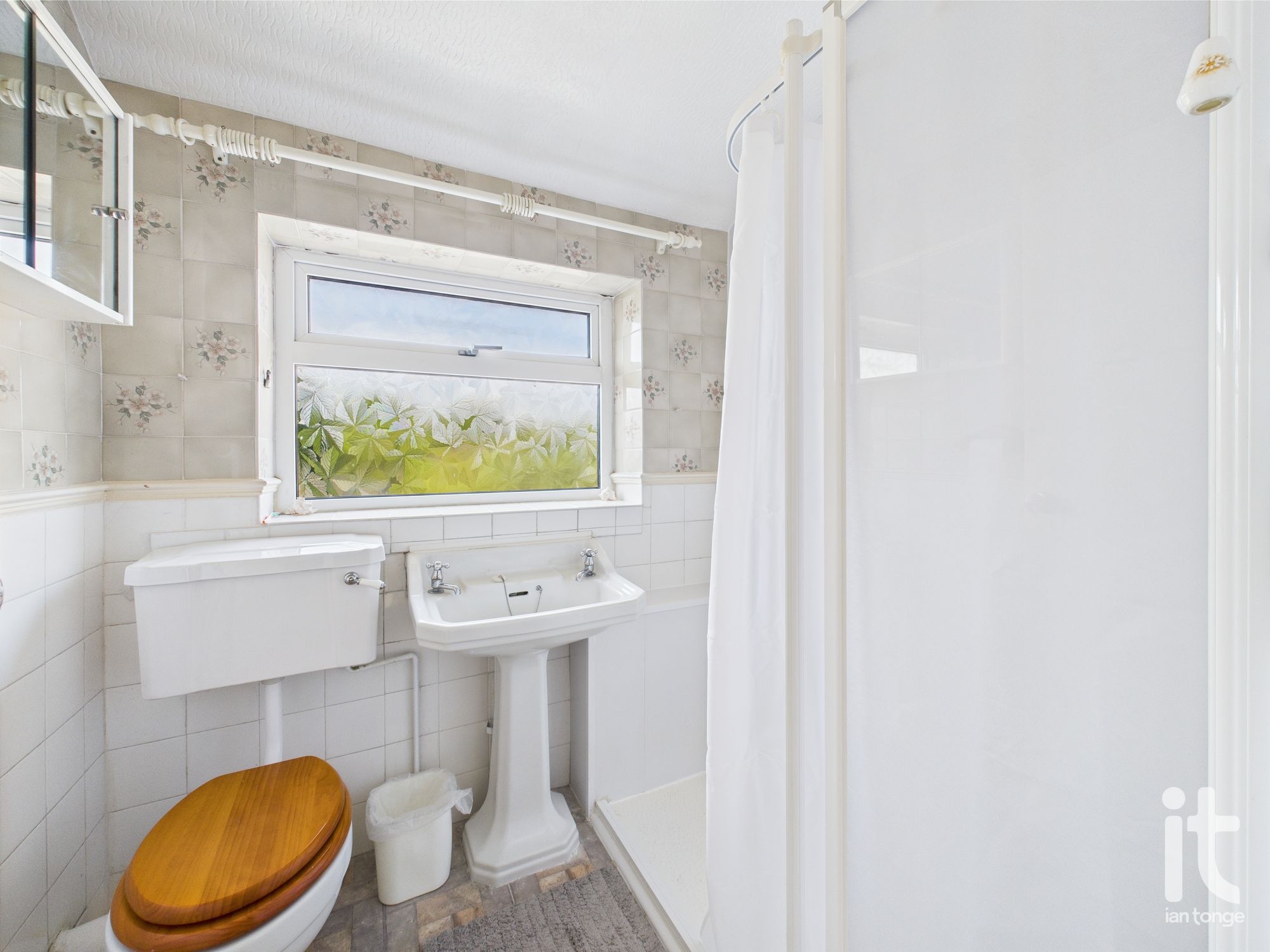 2 bedroom semi-detached house SSTC in Stockport - Photograph 16.