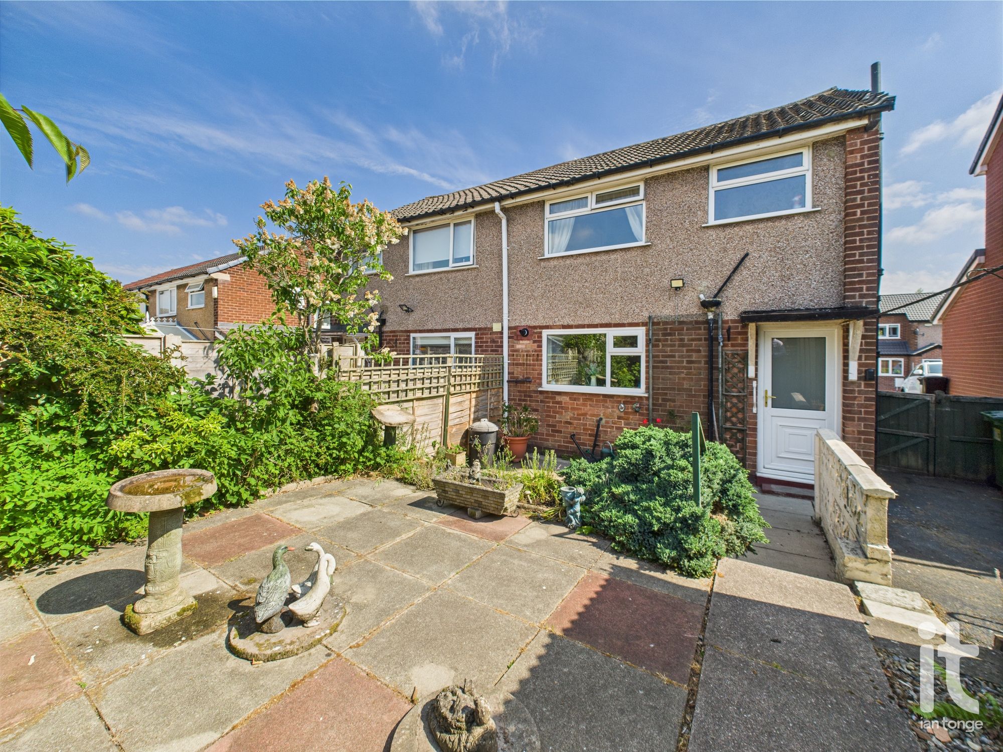 2 bedroom semi-detached house SSTC in Stockport - Photograph 19.