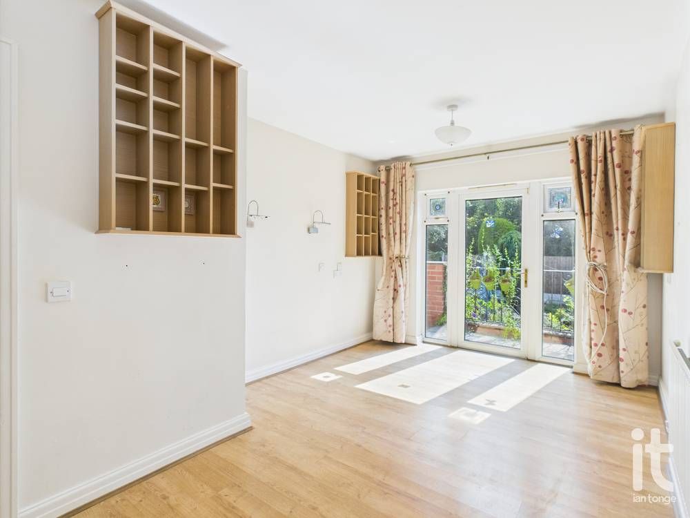 3 bedroom semi-detached house SSTC in Stockport - Photograph 10.