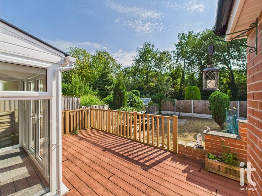 3 bedroom semi-detached house SSTC in Stockport - Photograph 15.