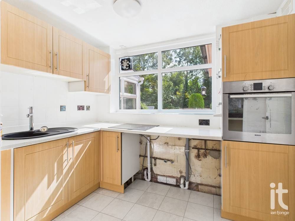 3 bedroom semi-detached house SSTC in Stockport - Photograph 8.