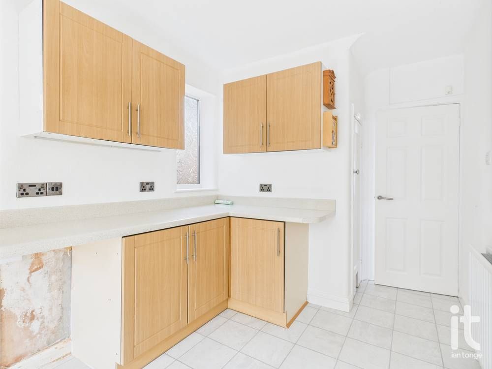 3 bedroom semi-detached house SSTC in Stockport - Photograph 9.