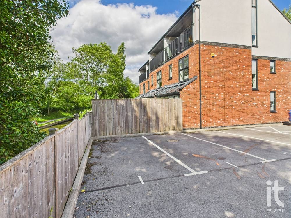 3 bedroom end terraced house For Sale in Stockport - Photograph 18.