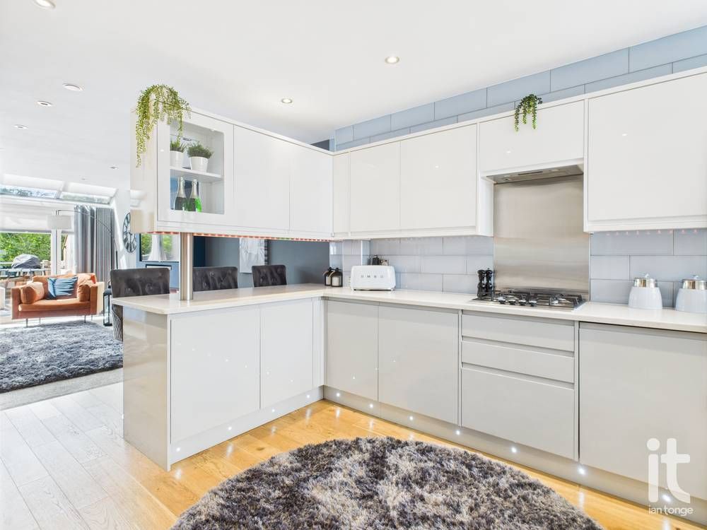 3 bedroom end terraced house For Sale in Stockport - Photograph 7.