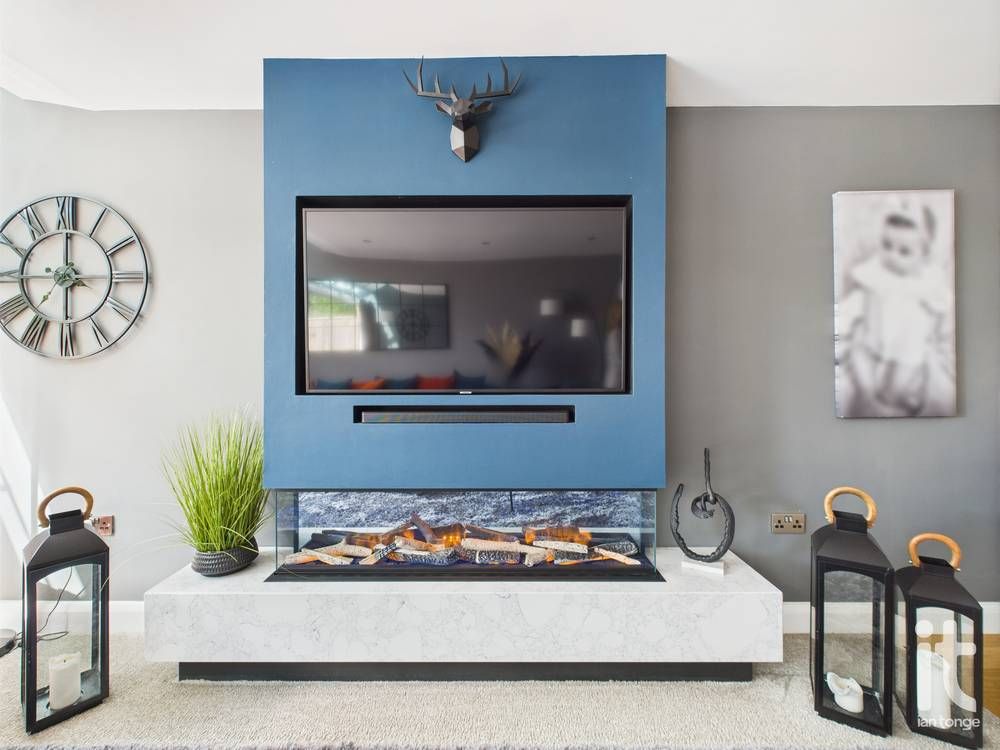 3 bedroom end terraced house For Sale in Stockport - Photograph 4.