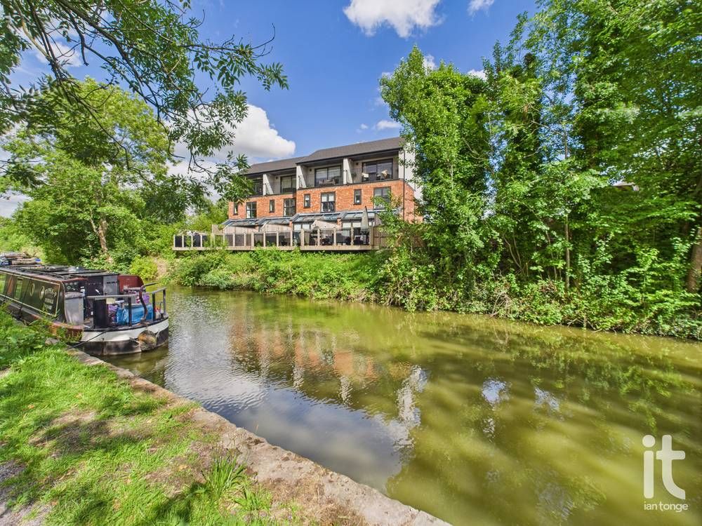 3 bedroom end terraced house For Sale in Stockport - Photograph 1.