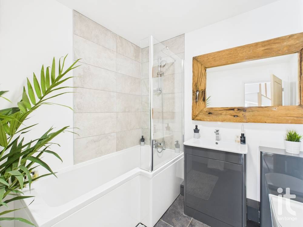 3 bedroom end terraced house For Sale in Stockport - Photograph 13.