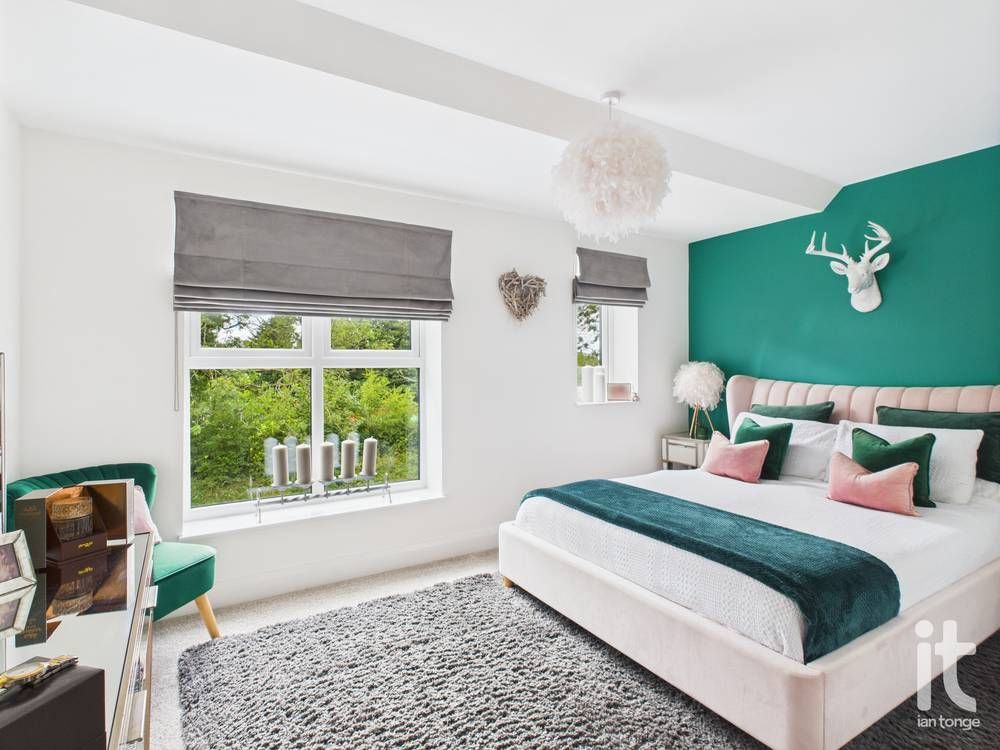 3 bedroom end terraced house For Sale in Stockport - Photograph 14.
