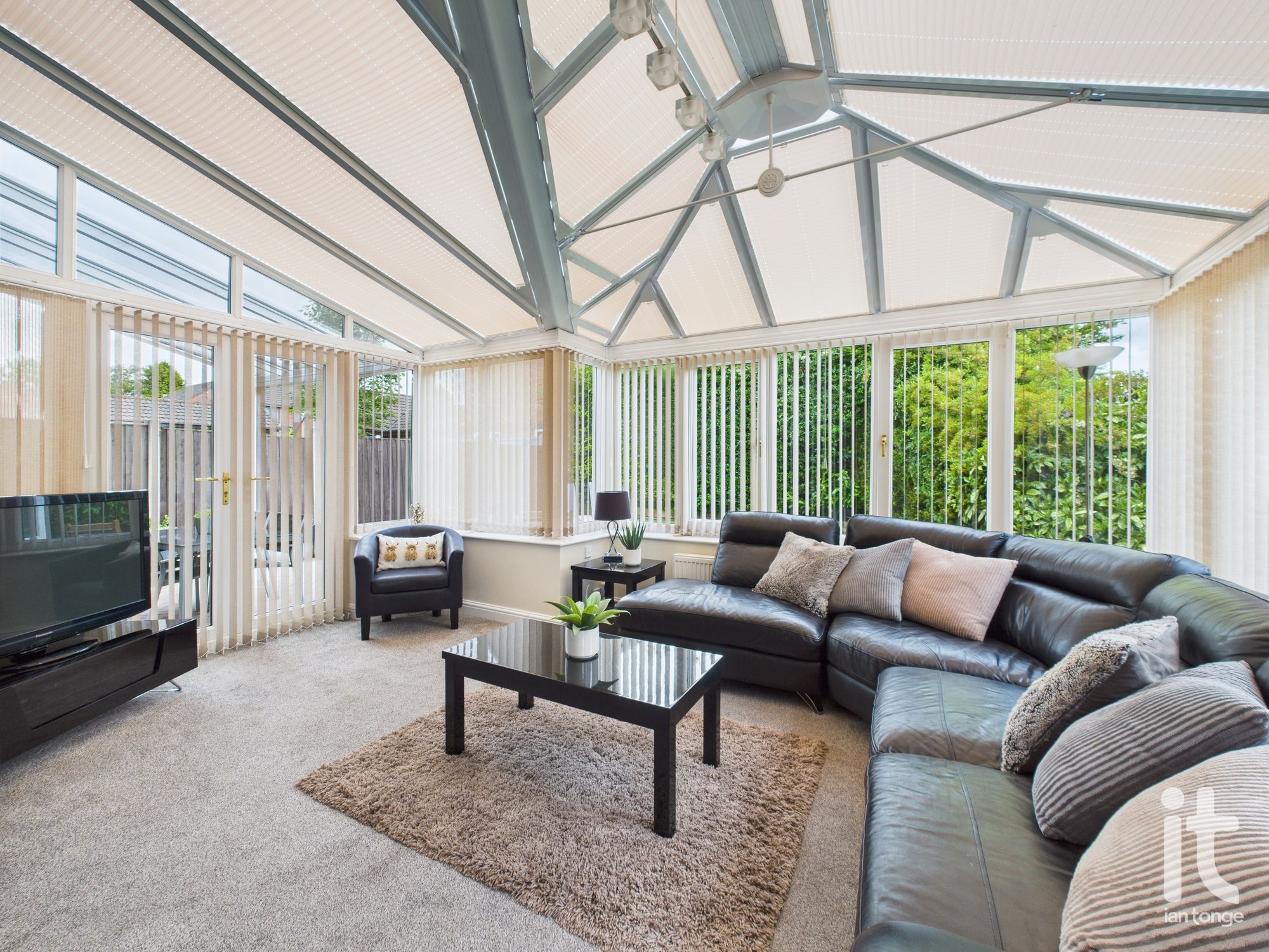 4 bedroom detached house Under Offer in Stockport - Photograph 36.