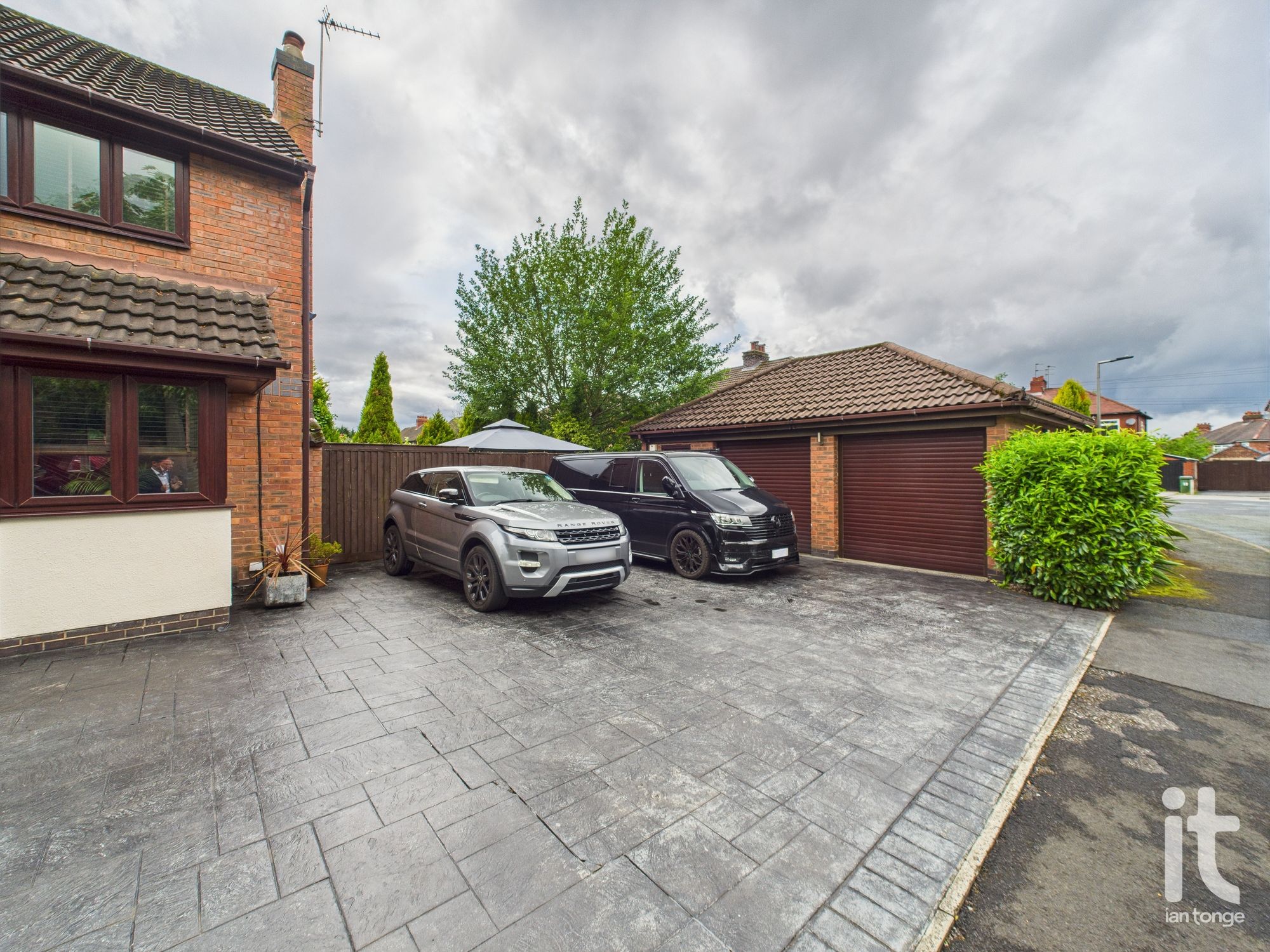 4 bedroom detached house Under Offer in Stockport - Photograph 6.