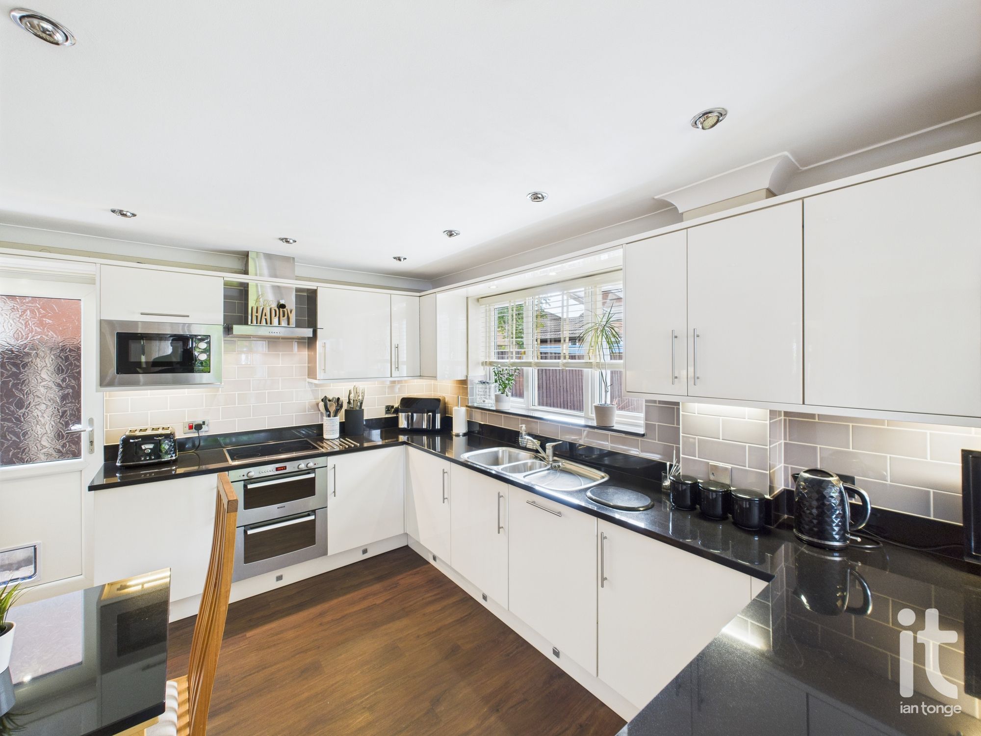 4 bedroom detached house Under Offer in Stockport - Photograph 29.