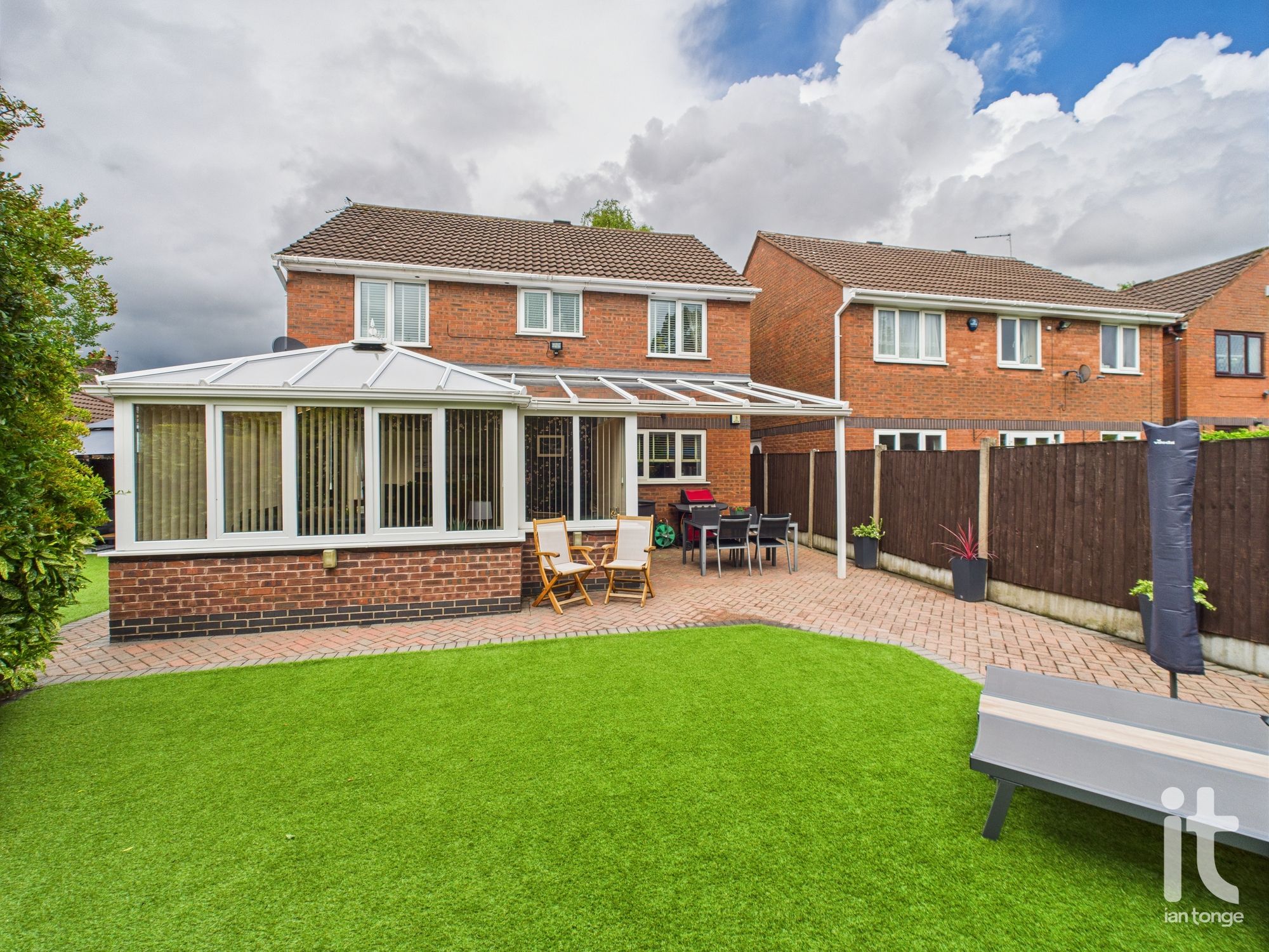 4 bedroom detached house Under Offer in Stockport - Photograph 16.